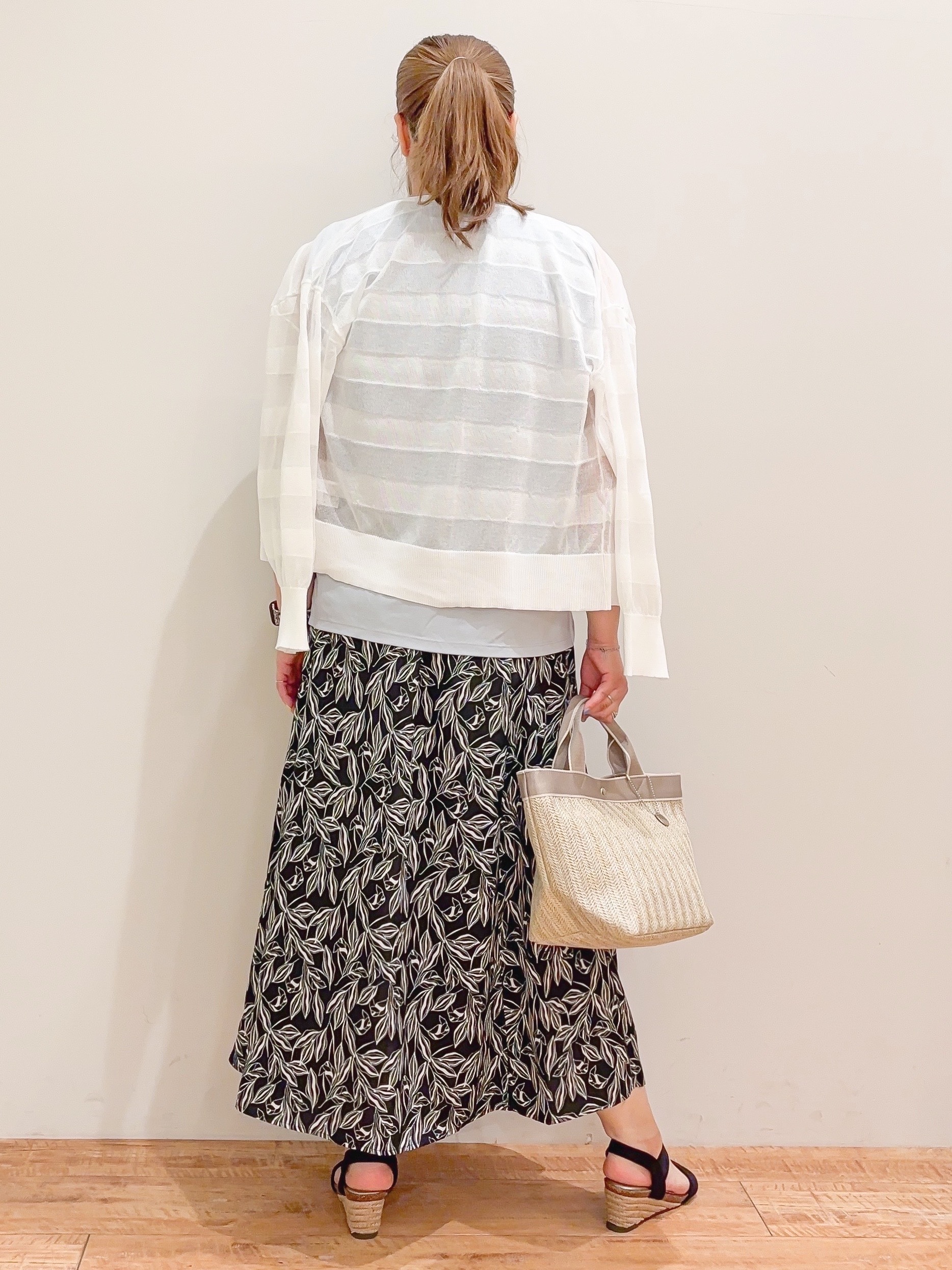 naoさんの「SHOO･LA･RUE｜【洗濯機可/S-LL】涼し気な透け感 日差し冷房対策に シアーボーダーカーディガン」を使ったコーディネート