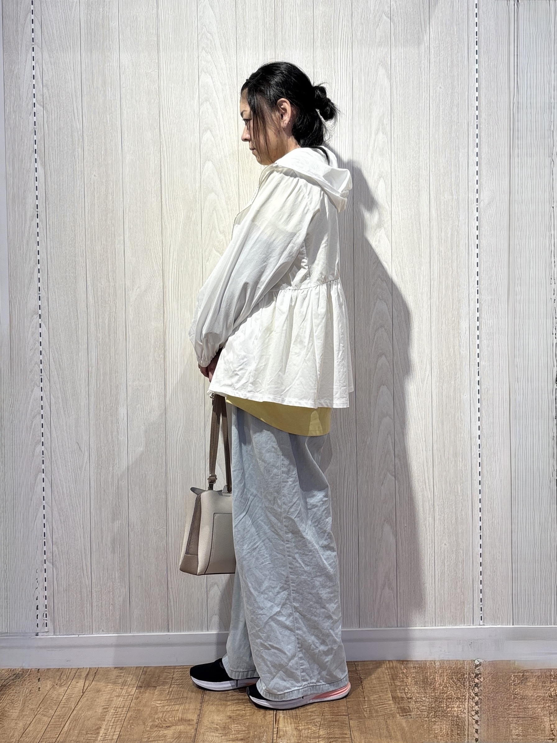 わかさんの「SHOO･LA･RUE｜【S-LL/体型カバー】日焼け対策にも女性らしさを UVカットペプラムパーカ」を使ったコーディネート