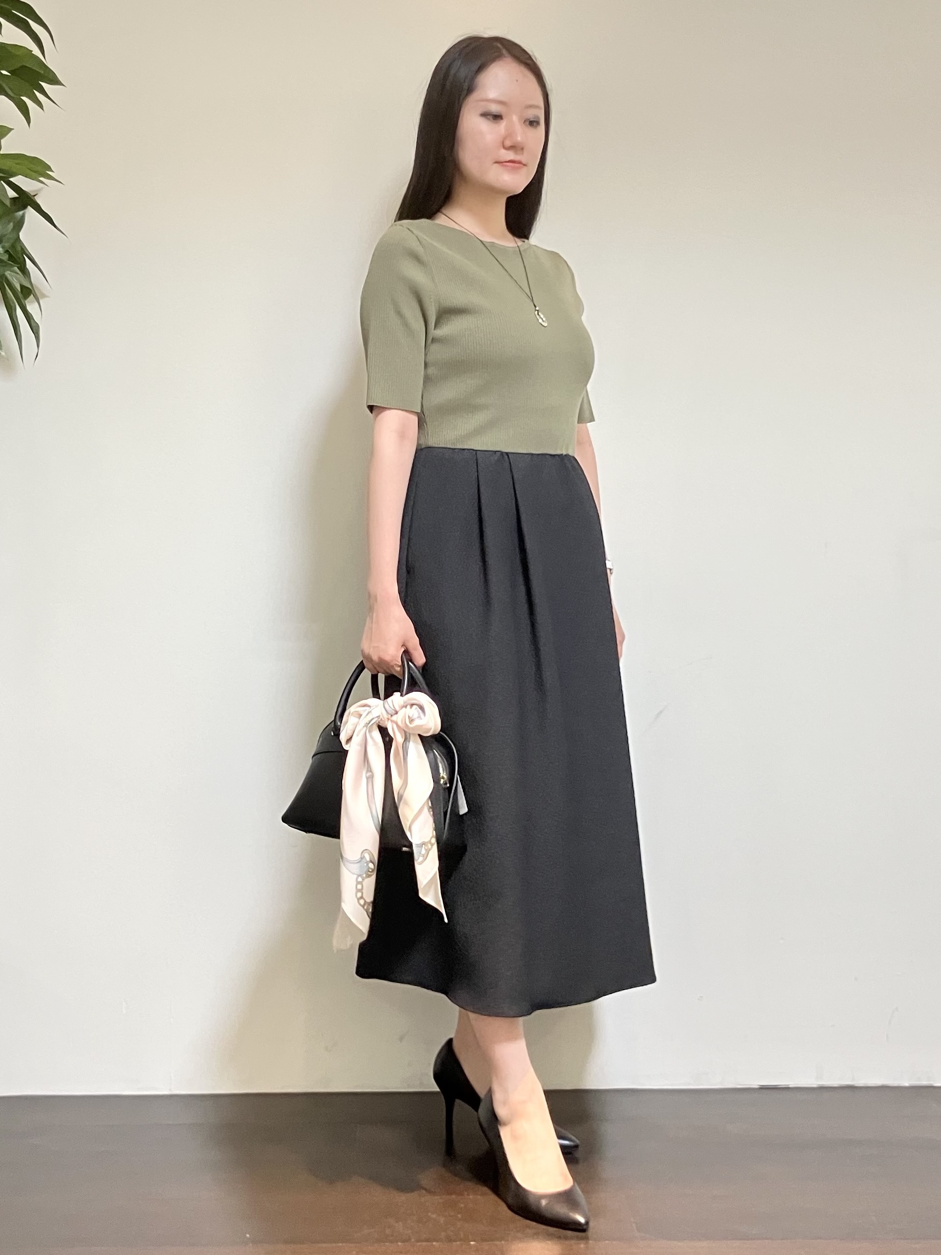 カレンさんの「UNTITLED｜◆【一枚でサマ見え】ニットドッキングジャガードワンピース」を使ったコーディネート