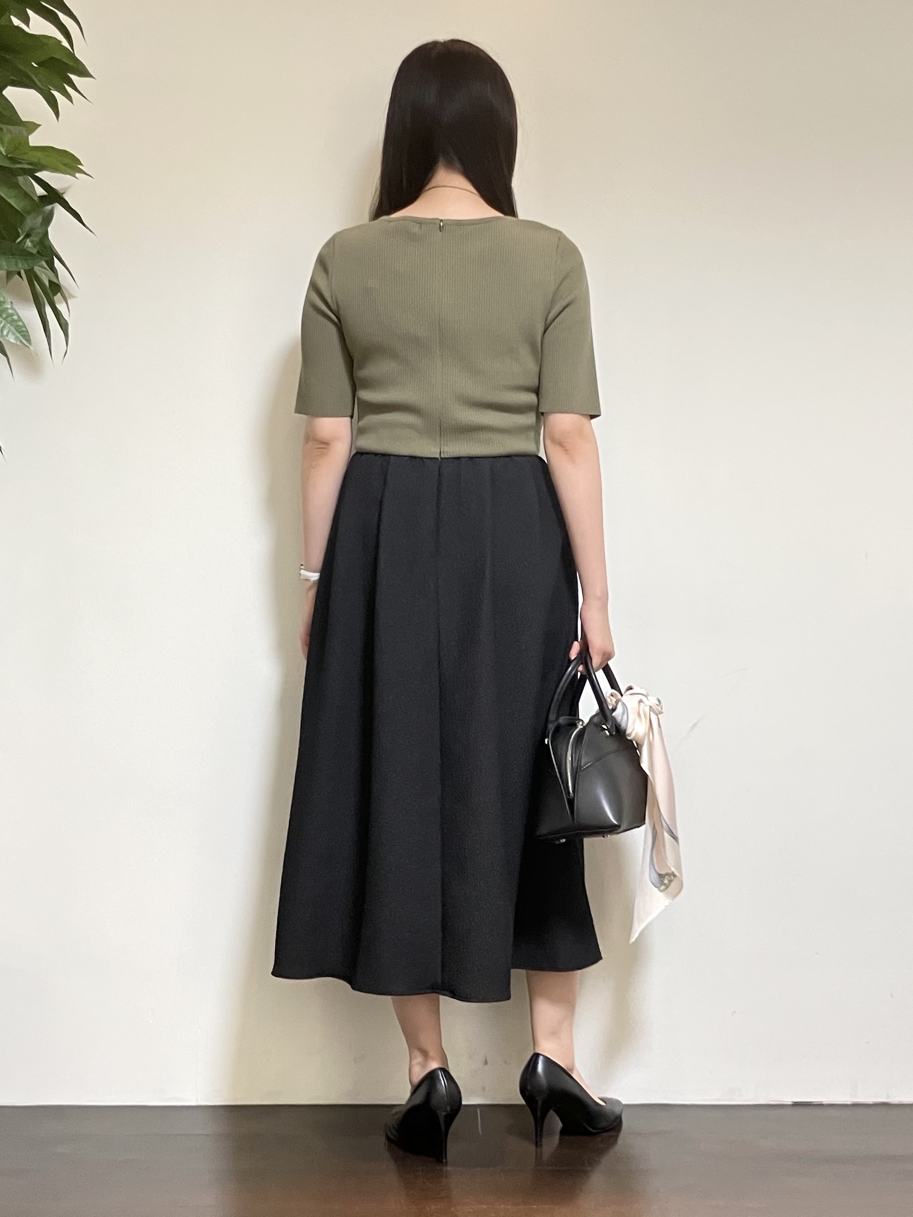 カレンさんの「UNTITLED｜◆【一枚でサマ見え】ニットドッキングジャガードワンピース」を使ったコーディネート