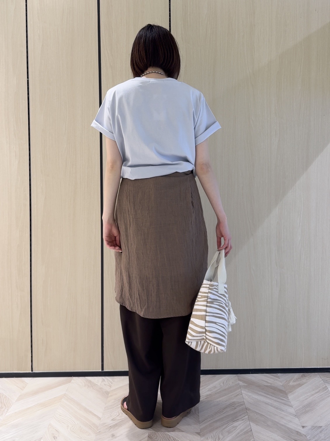 𝐜𝐡𝐢𝐤𝐚さんの「SHOO･LA･RUE｜【洗濯機可/S-LL】夏に快適サラサラ感 大人のプリントTシャツ」を使ったコーディネート