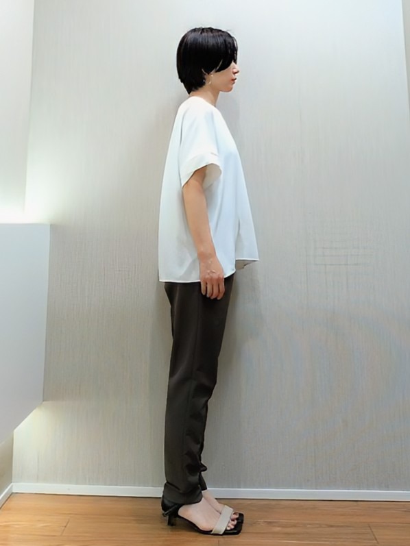 ミズタさんの「UNTITLED｜【セットアップ可/UVカット/前後2WAY】リラクシーフレンチスリーブブラウス」を使ったコーディネート