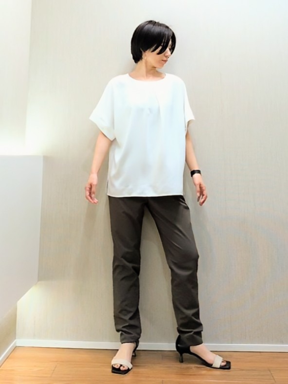 ミズタさんの「UNTITLED｜【セットアップ可/UVカット/前後2WAY】リラクシーフレンチスリーブブラウス」を使ったコーディネート