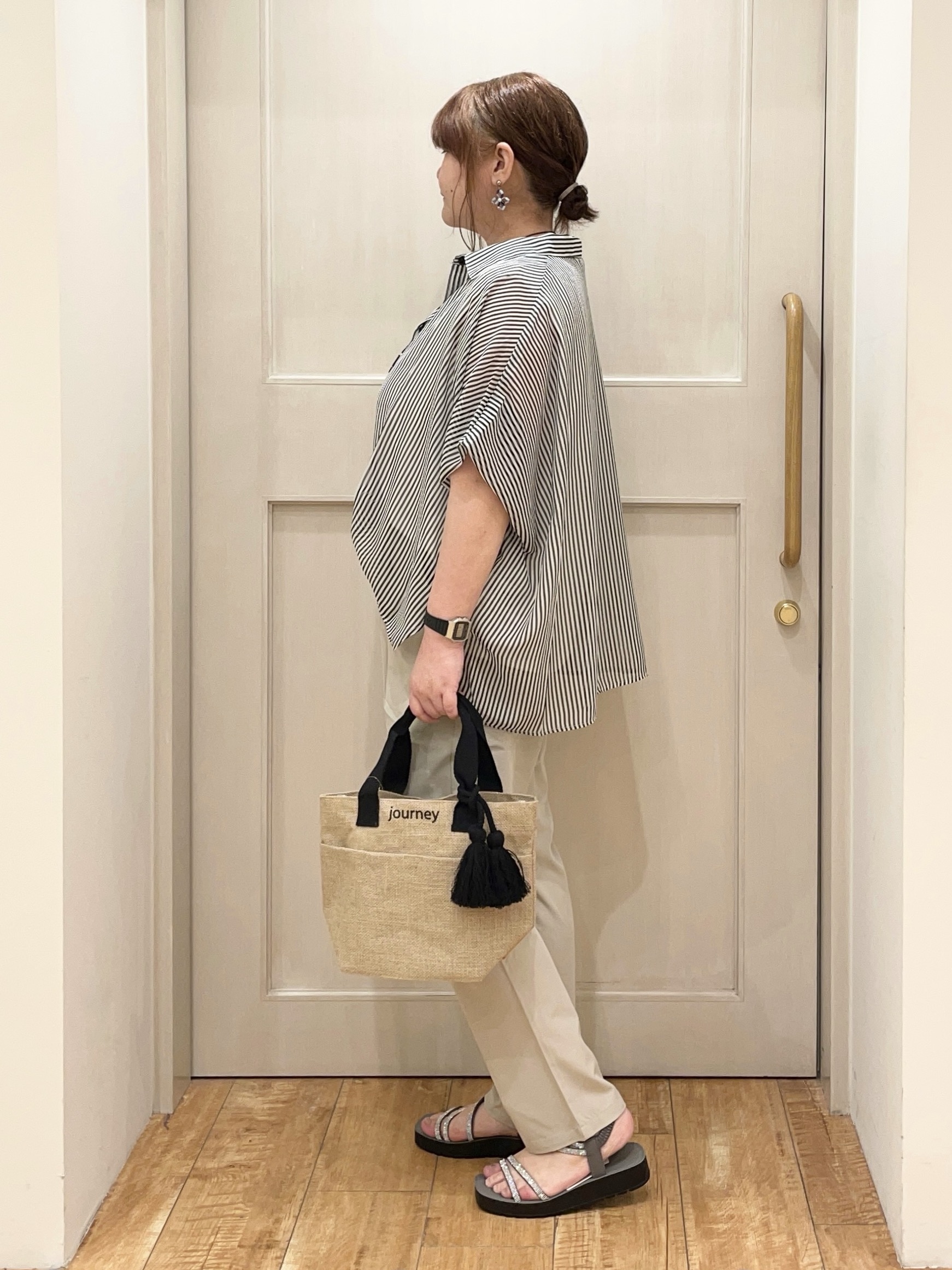 はまちゃんさんの「SHOO･LA･RUE｜【洗濯機可/体型カバー】羽織るだけで雰囲気変わる 柄アソート ポンチョ風シアーシャツ」を使ったコーディネート