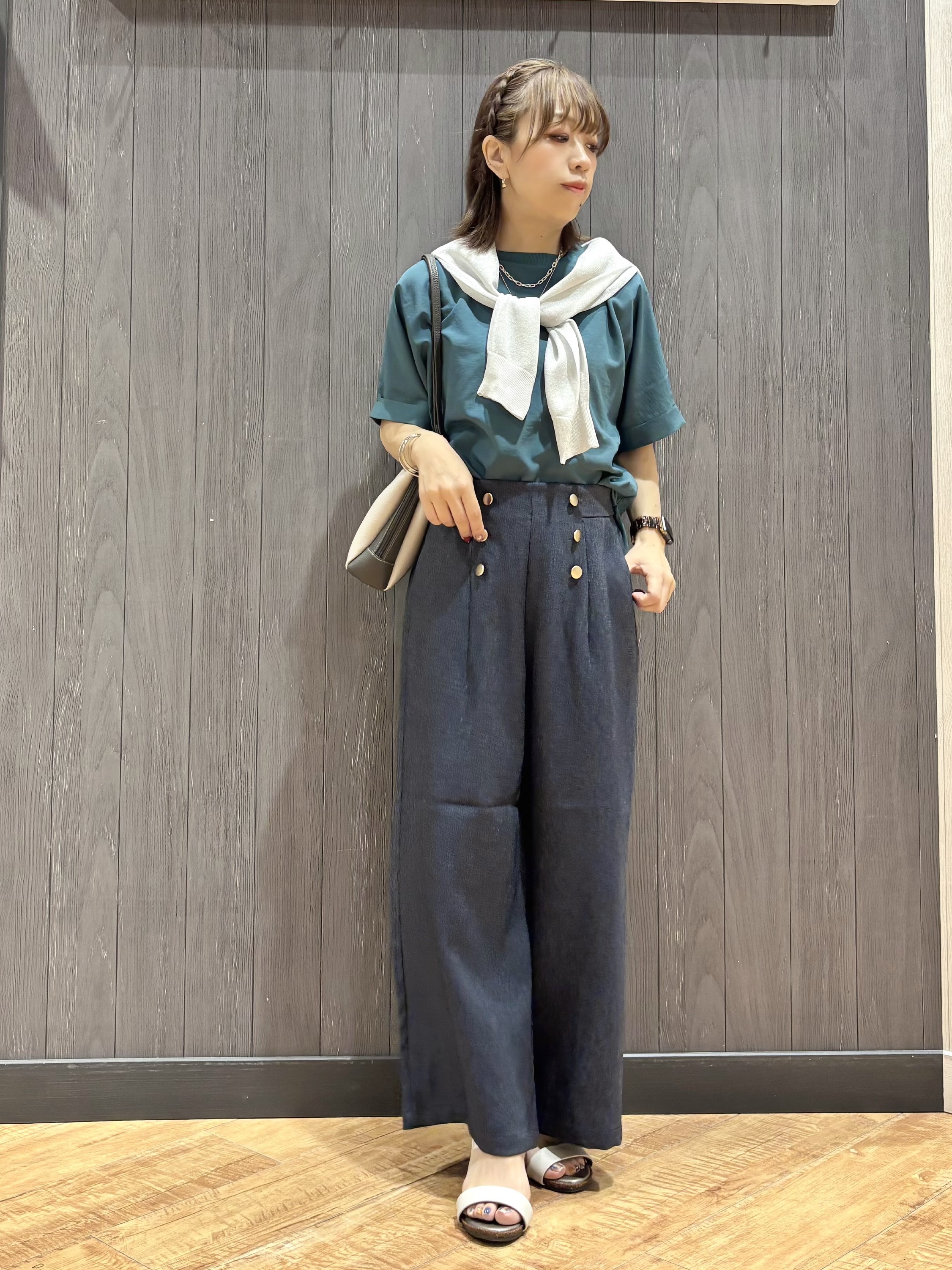 meiさんの「SHOO･LA･RUE｜【着丈選べる/体型カバー】洗濯後しわになりにくい さらっと快適ドルマントップス」を使ったコーディネート