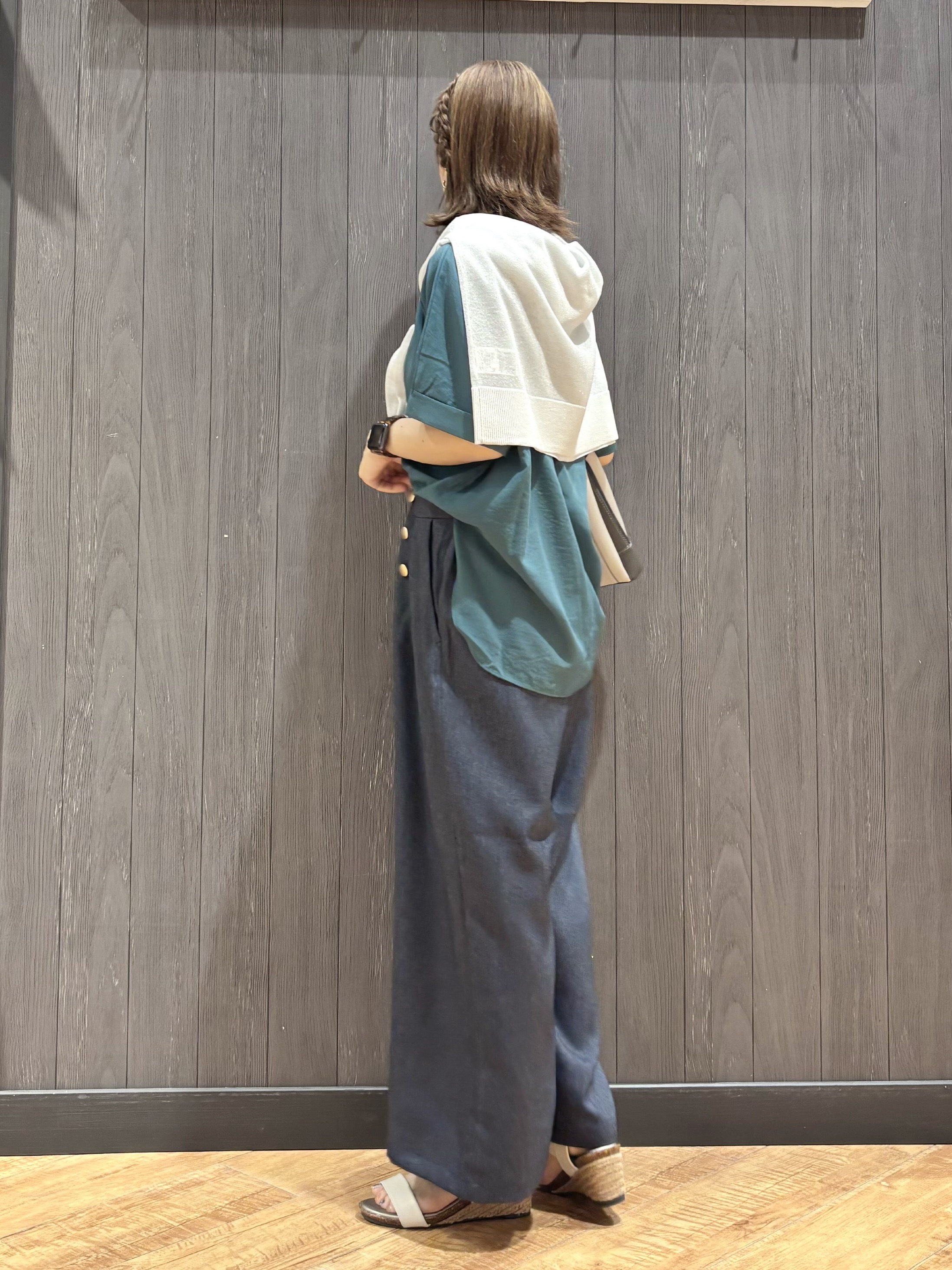 meiさんの「SHOO･LA･RUE｜【着丈選べる/体型カバー】洗濯後しわになりにくい さらっと快適ドルマントップス」を使ったコーディネート