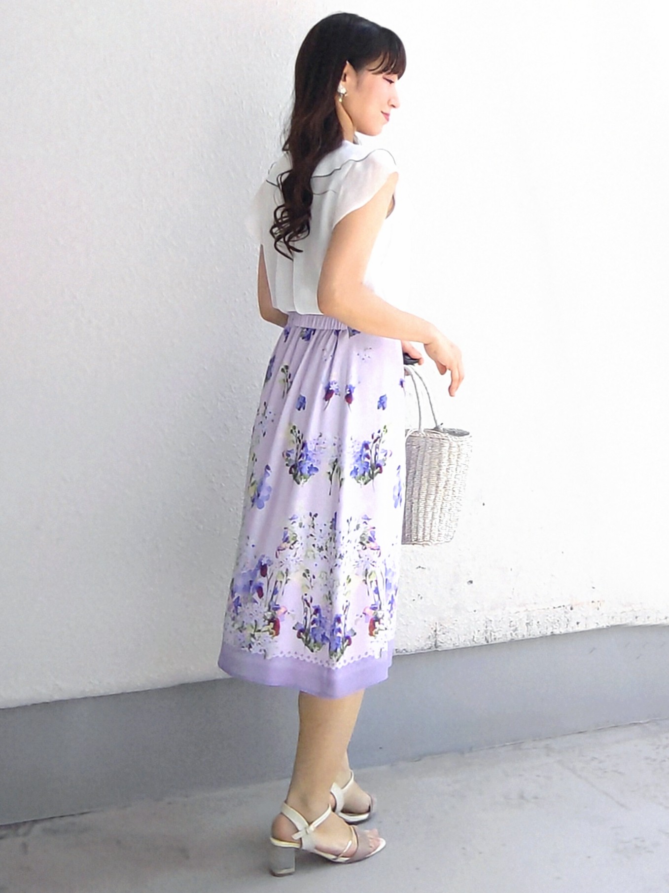 keinaさんの「SunaUna｜多色花柄プリントスカート」を使ったコーディネート