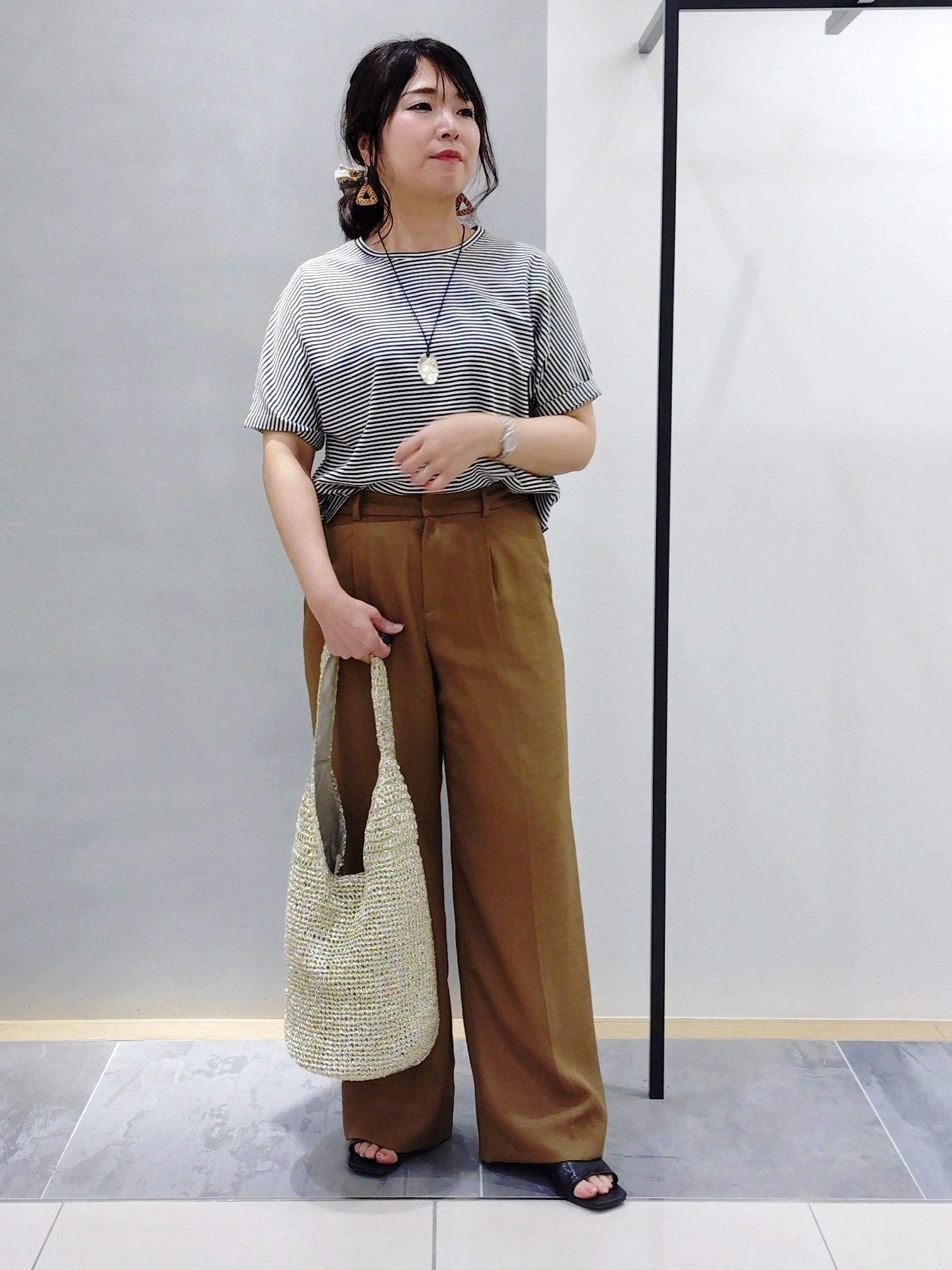 TOMOMIさんの「INDIVI｜【洗える／メッシュ素材／SETUP可能】ワイドパンツ」を使ったコーディネート