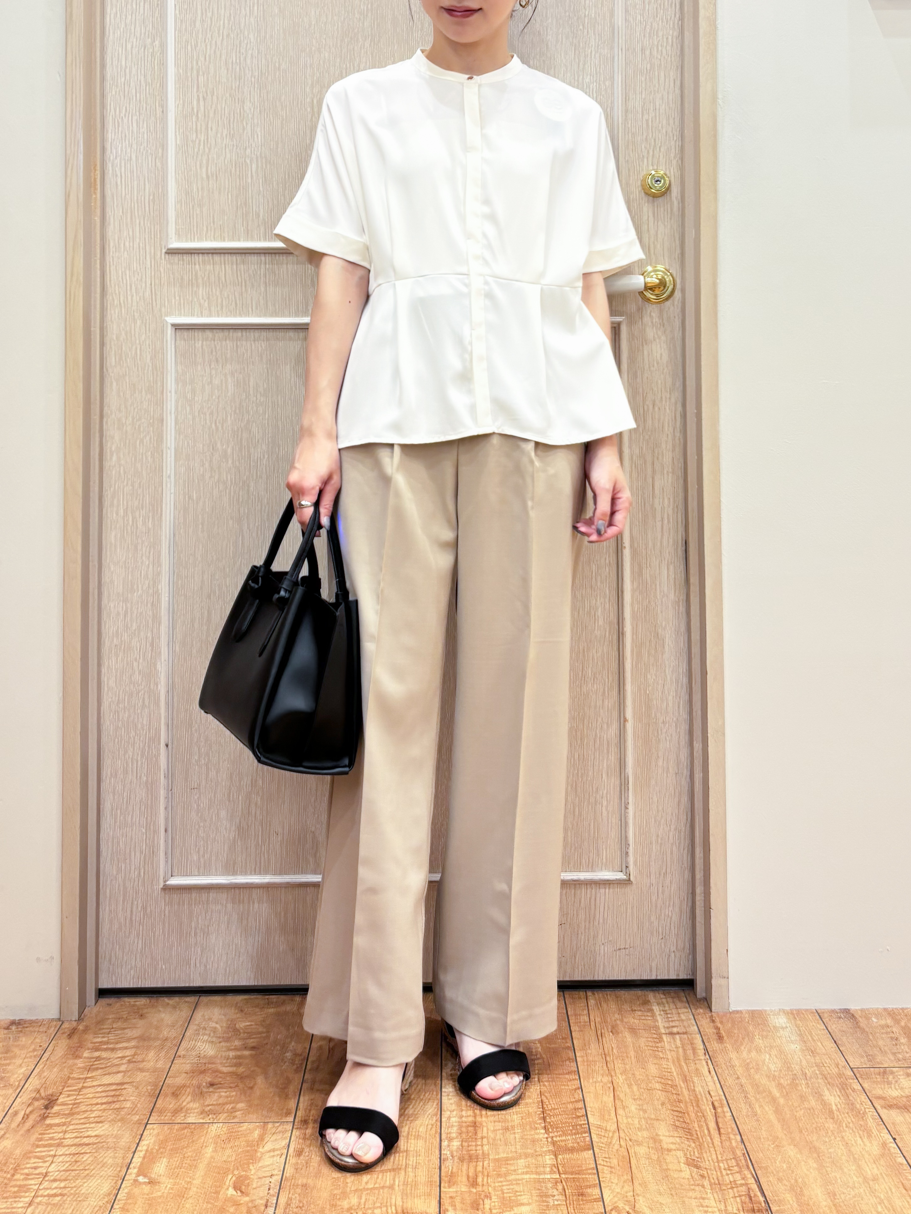 なみさんの「SHOO･LA･RUE｜【UV/通勤】洗濯後しわになりにくい インしない ウエストタックペプラムブラウス」を使ったコーディネート