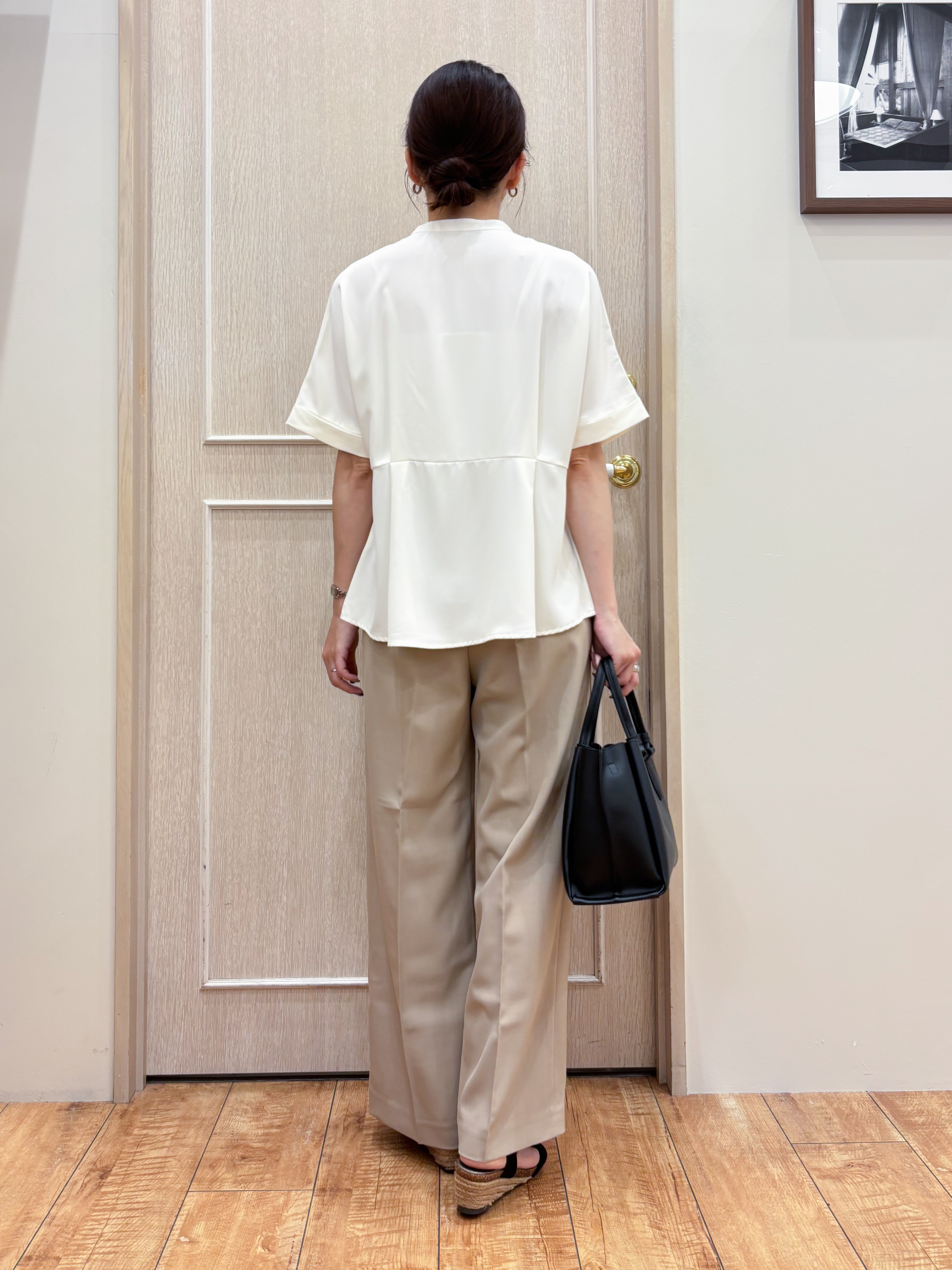 なみさんの「SHOO･LA･RUE｜【UV/通勤】洗濯後しわになりにくい インしない ウエストタックペプラムブラウス」を使ったコーディネート