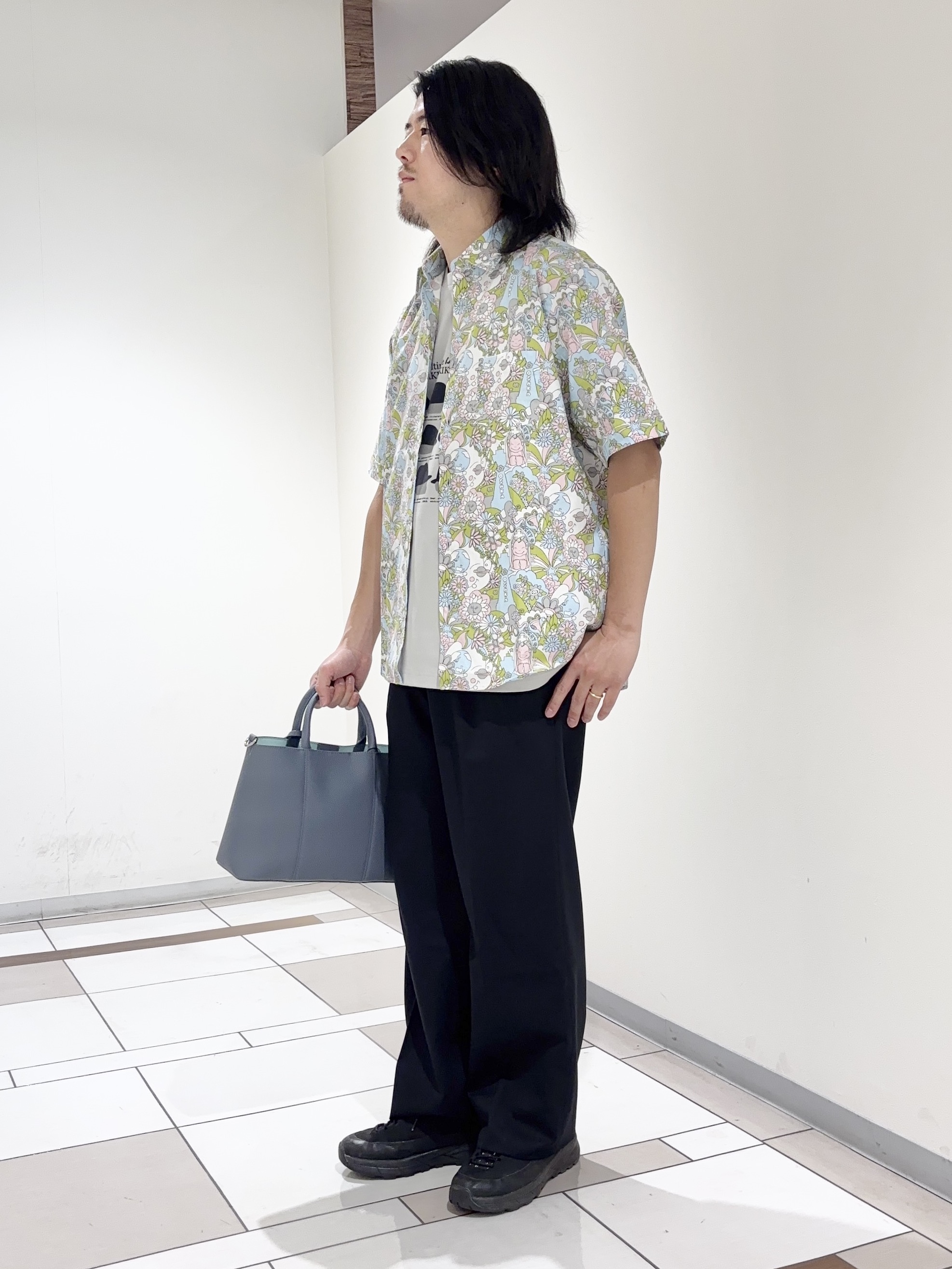 及川さんの「TAKEO KIKUCHI｜【BOWLER HAT LABEL】ビリケンさんプリント 半袖シャツ」を使ったコーディネート