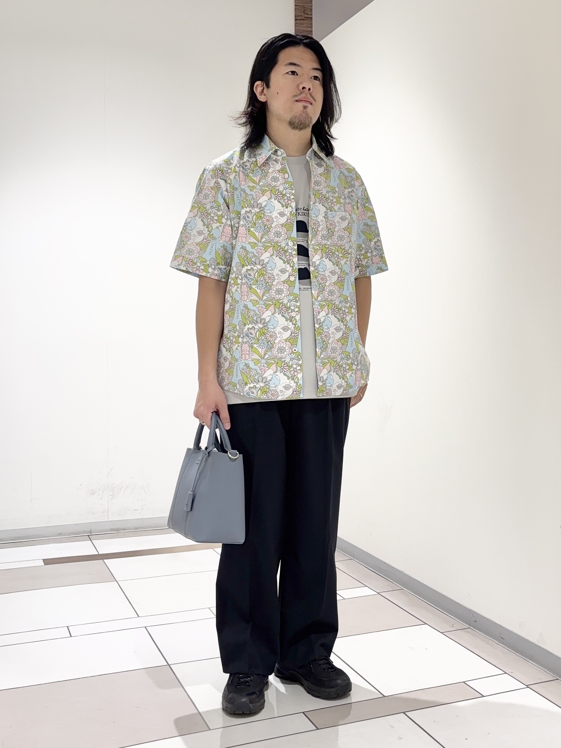 及川さんの「TAKEO KIKUCHI｜【BOWLER HAT LABEL】ビリケンさんプリント 半袖シャツ」を使ったコーディネート