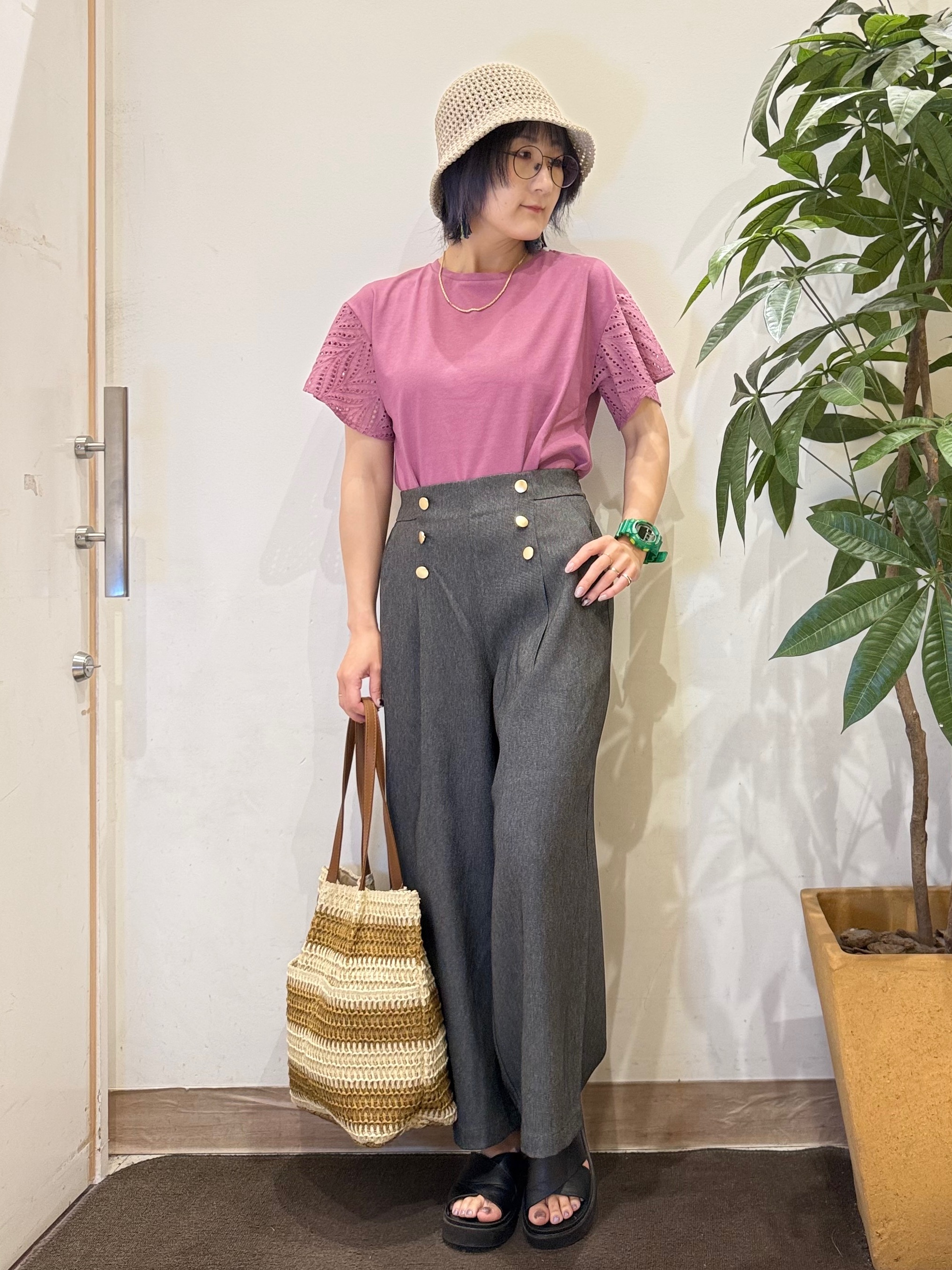 misakiさんの「SHOO･LA･RUE｜【S-LL/洗濯機可/体型カバー】汗じみが気になりにくい お袖レースフレアTシャツ」を使ったコーディネート