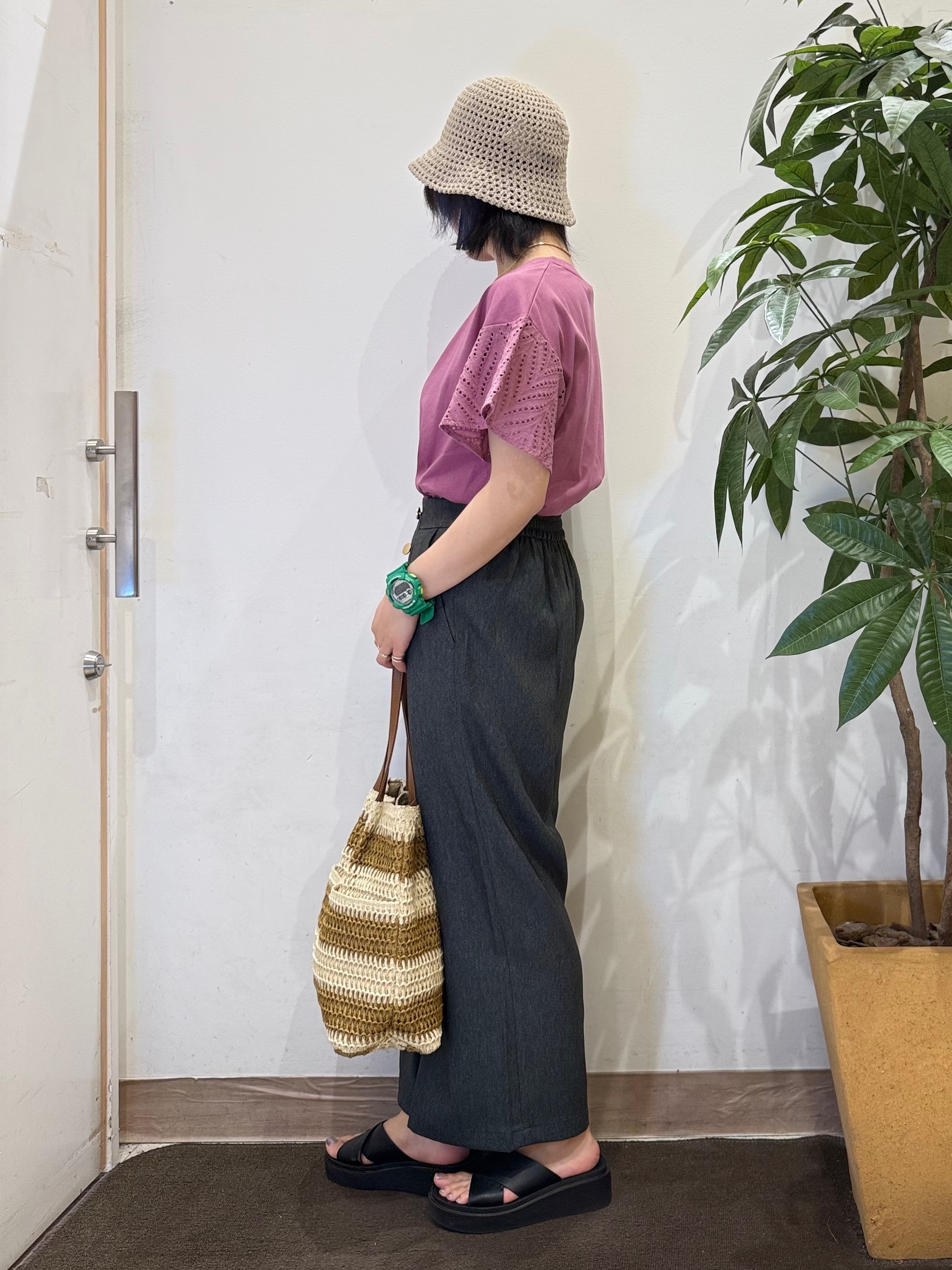 misakiさんの「SHOO･LA･RUE｜【S-LL/洗濯機可/体型カバー】汗じみが気になりにくい お袖レースフレアTシャツ」を使ったコーディネート