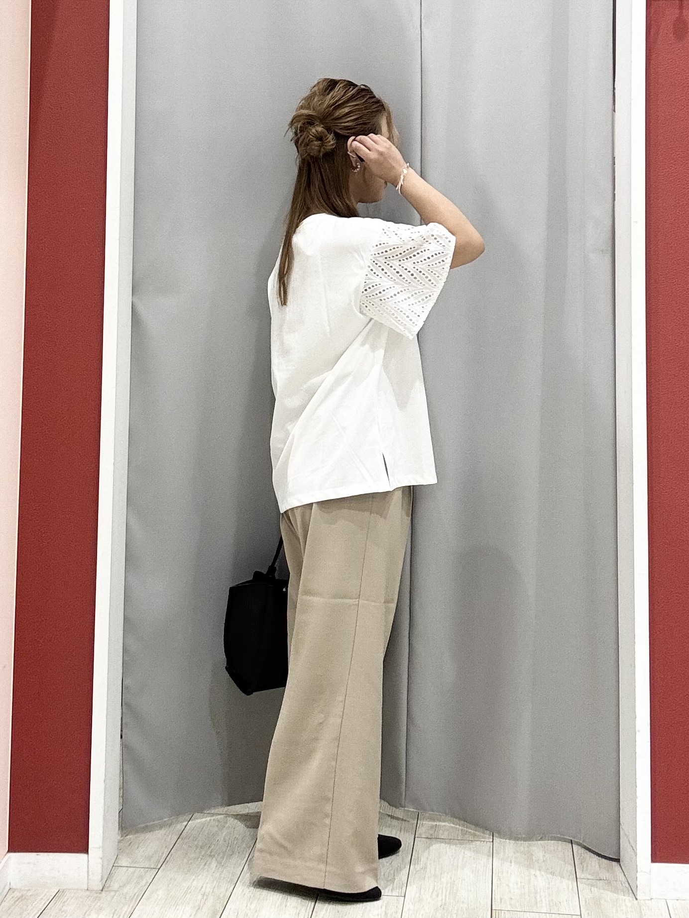 shioさんの「SHOO･LA･RUE｜【S-LL/洗濯機可/体型カバー】汗じみが気になりにくい お袖レースフレアTシャツ」を使ったコーディネート