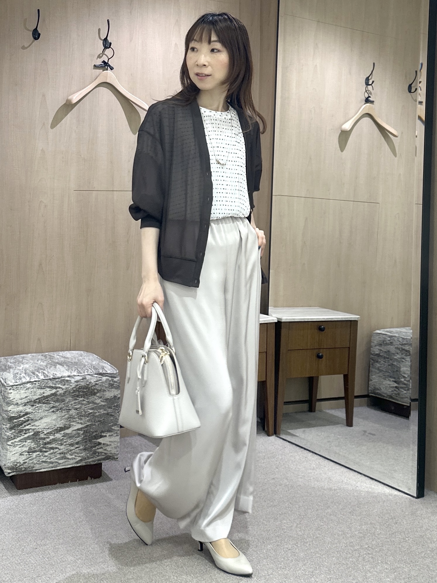 Miwaさんの「UNTITLED｜【7色展開/ゆったり/ショート丈】シアートリコットカーディガン」を使ったコーディネート