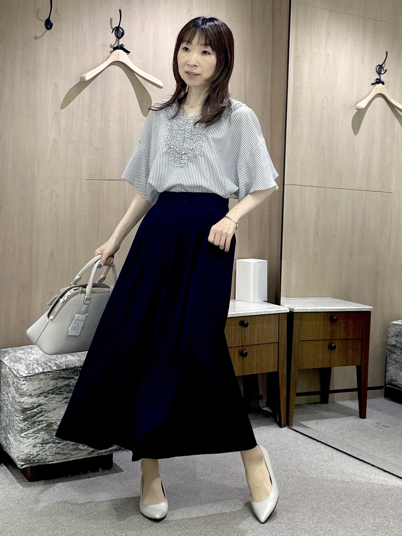 Miwaさんの「UNTITLED｜【接触冷感/通気性/洗える】Vネックフリルブラウス」を使ったコーディネート