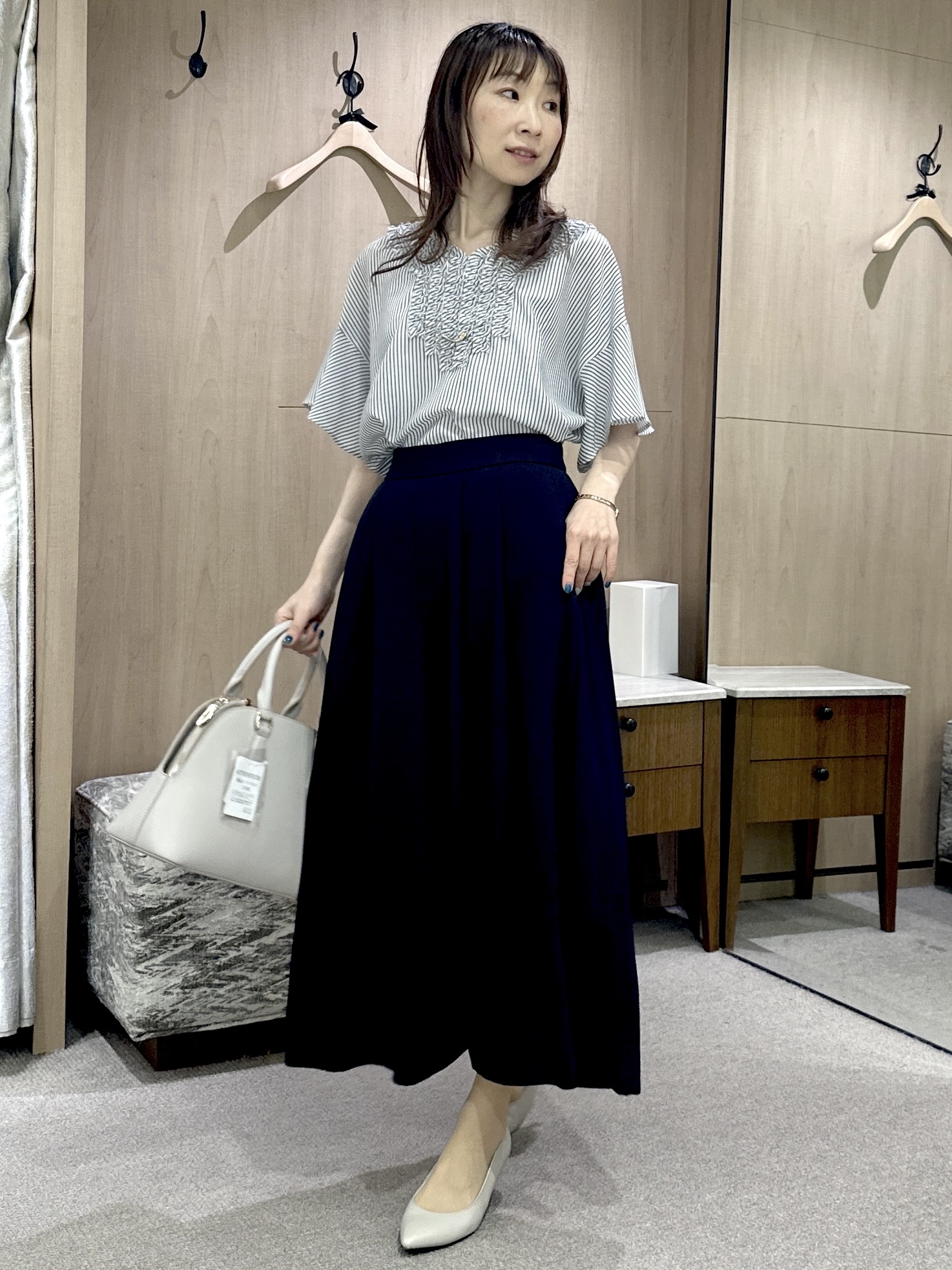 Miwaさんの「UNTITLED｜【接触冷感/通気性/洗える】Vネックフリルブラウス」を使ったコーディネート