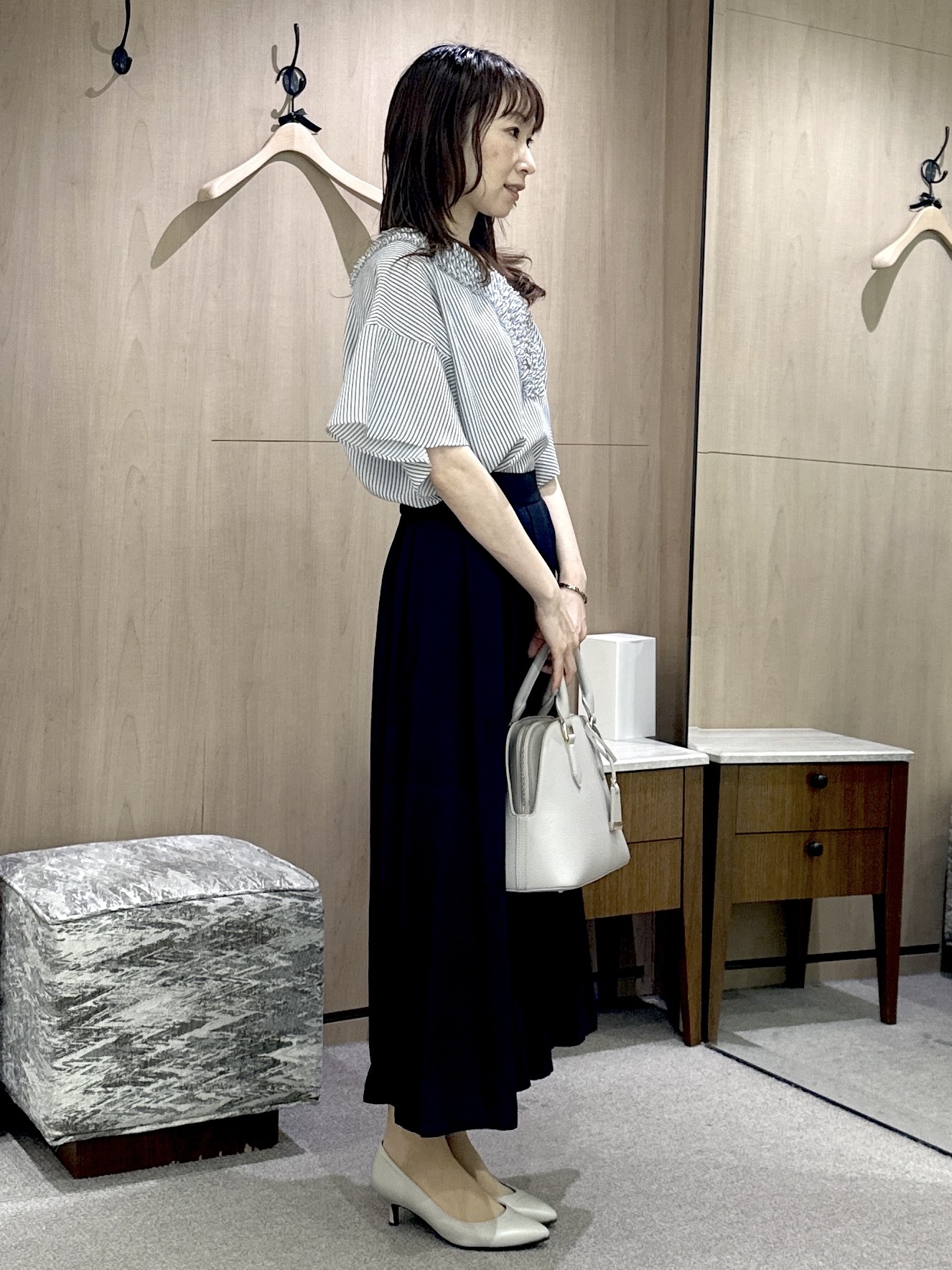 Miwaさんの「UNTITLED｜【接触冷感/通気性/洗える】Vネックフリルブラウス」を使ったコーディネート
