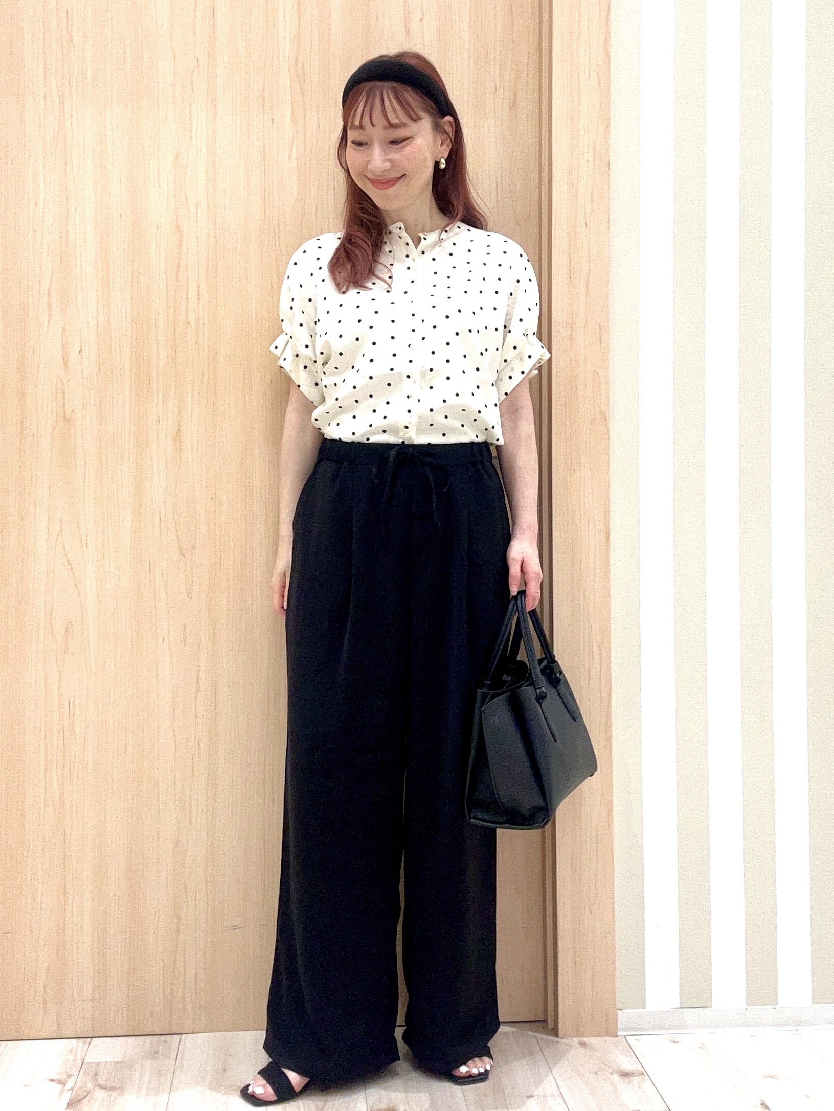 ririさんの「SHOO･LA･RUE｜【洗濯機可／洗濯後しわになりにくい】大人の甘さをプラスする ドット柄袖タックブラウス」を使ったコーディネート