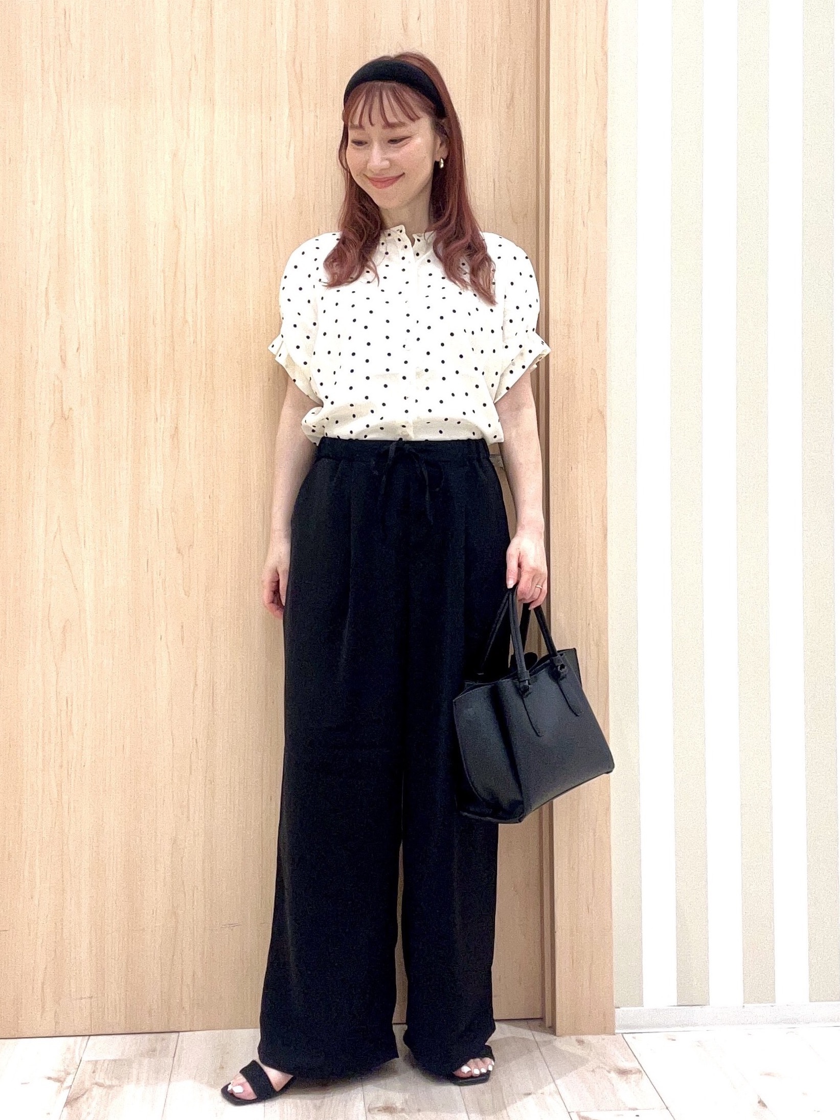 ririさんの「SHOO･LA･RUE｜【洗濯機可／洗濯後しわになりにくい】大人の甘さをプラスする ドット柄袖タックブラウス」を使ったコーディネート