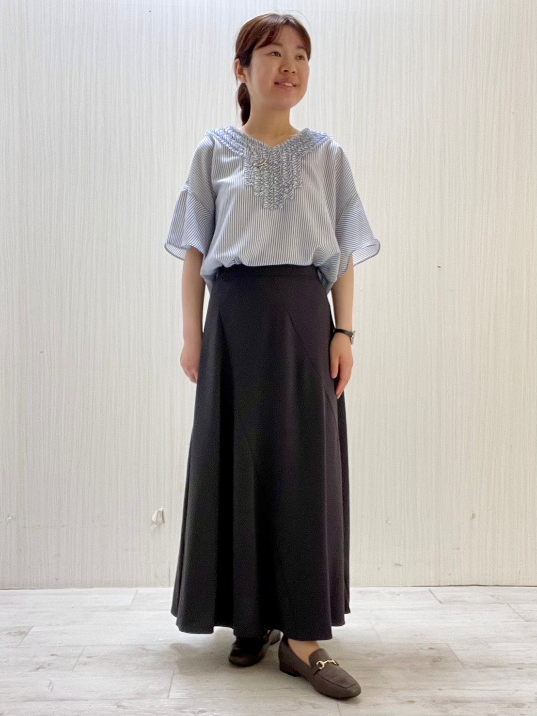 Mさんの「UNTITLED｜【接触冷感/通気性/洗える】Vネックフリルブラウス」を使ったコーディネート