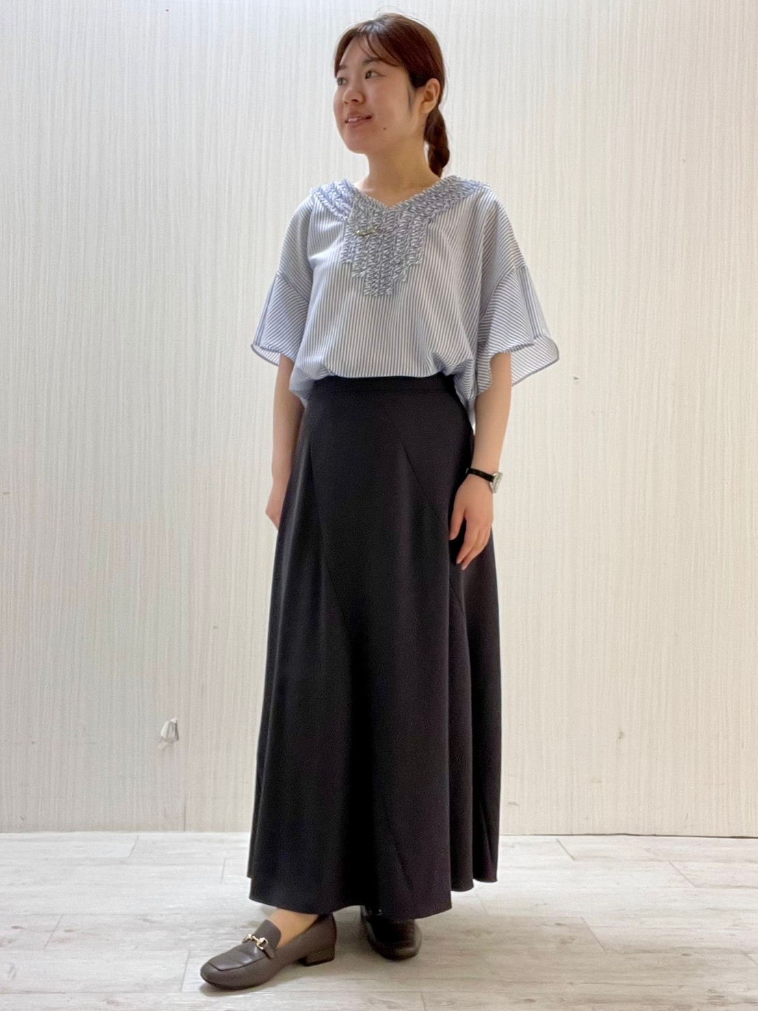 Mさんの「UNTITLED｜【接触冷感/通気性/洗える】Vネックフリルブラウス」を使ったコーディネート