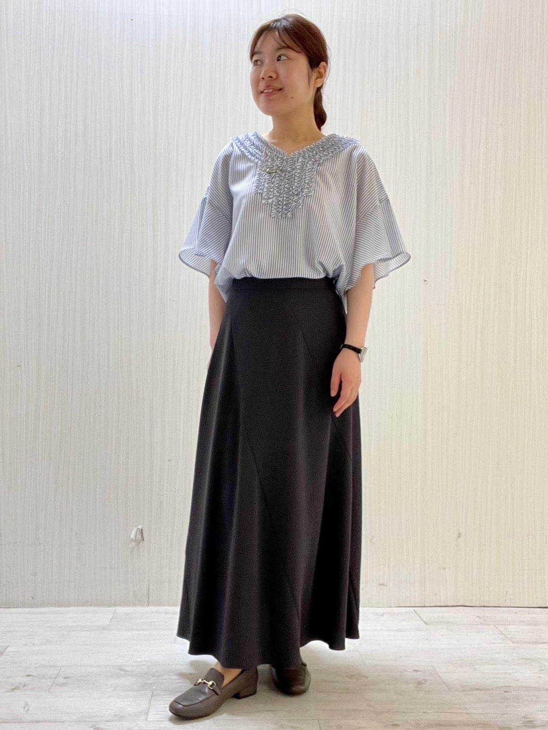 Mさんの「UNTITLED｜【接触冷感/通気性/洗える】Vネックフリルブラウス」を使ったコーディネート