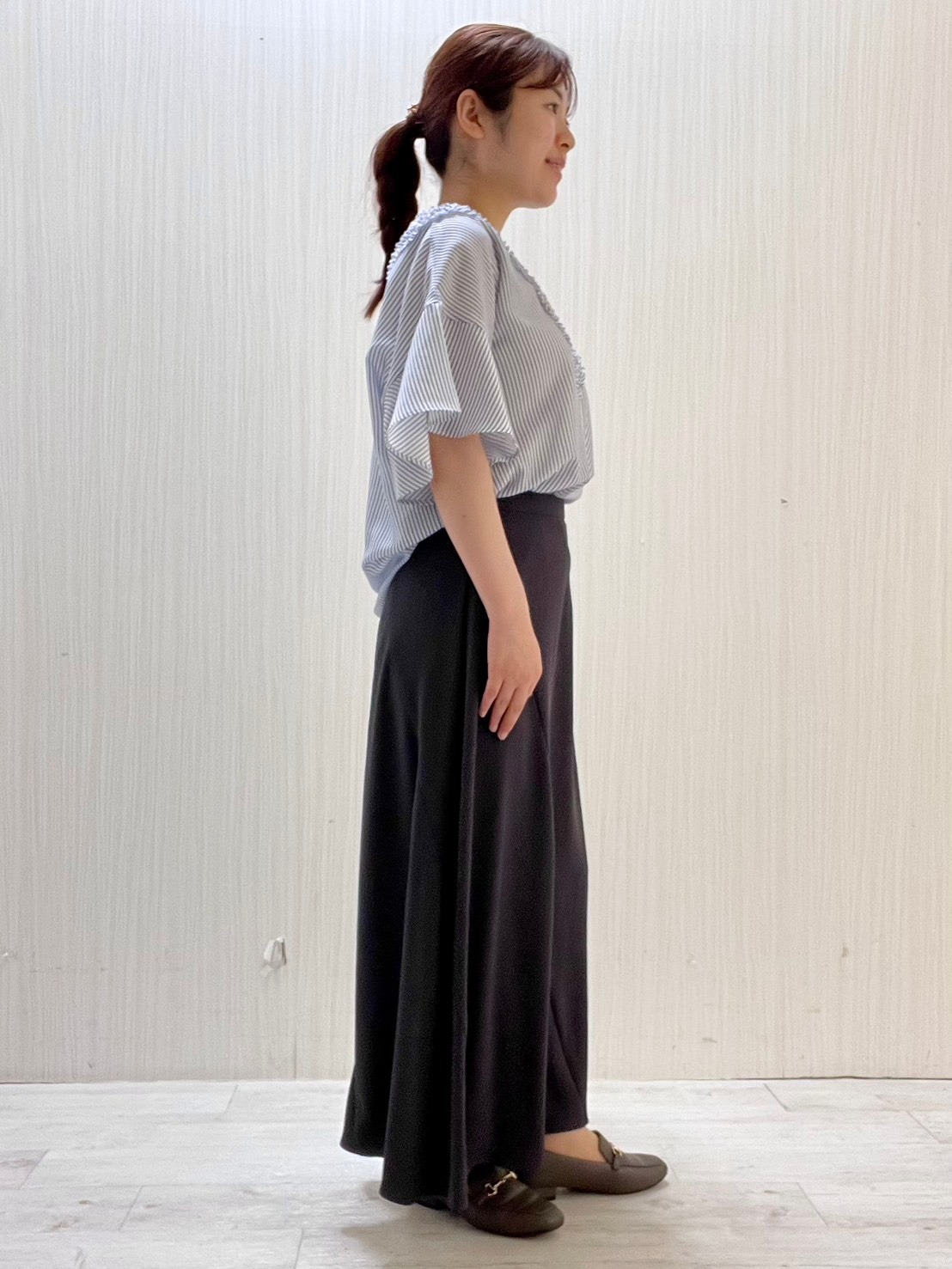 Mさんの「UNTITLED｜【接触冷感/通気性/洗える】Vネックフリルブラウス」を使ったコーディネート