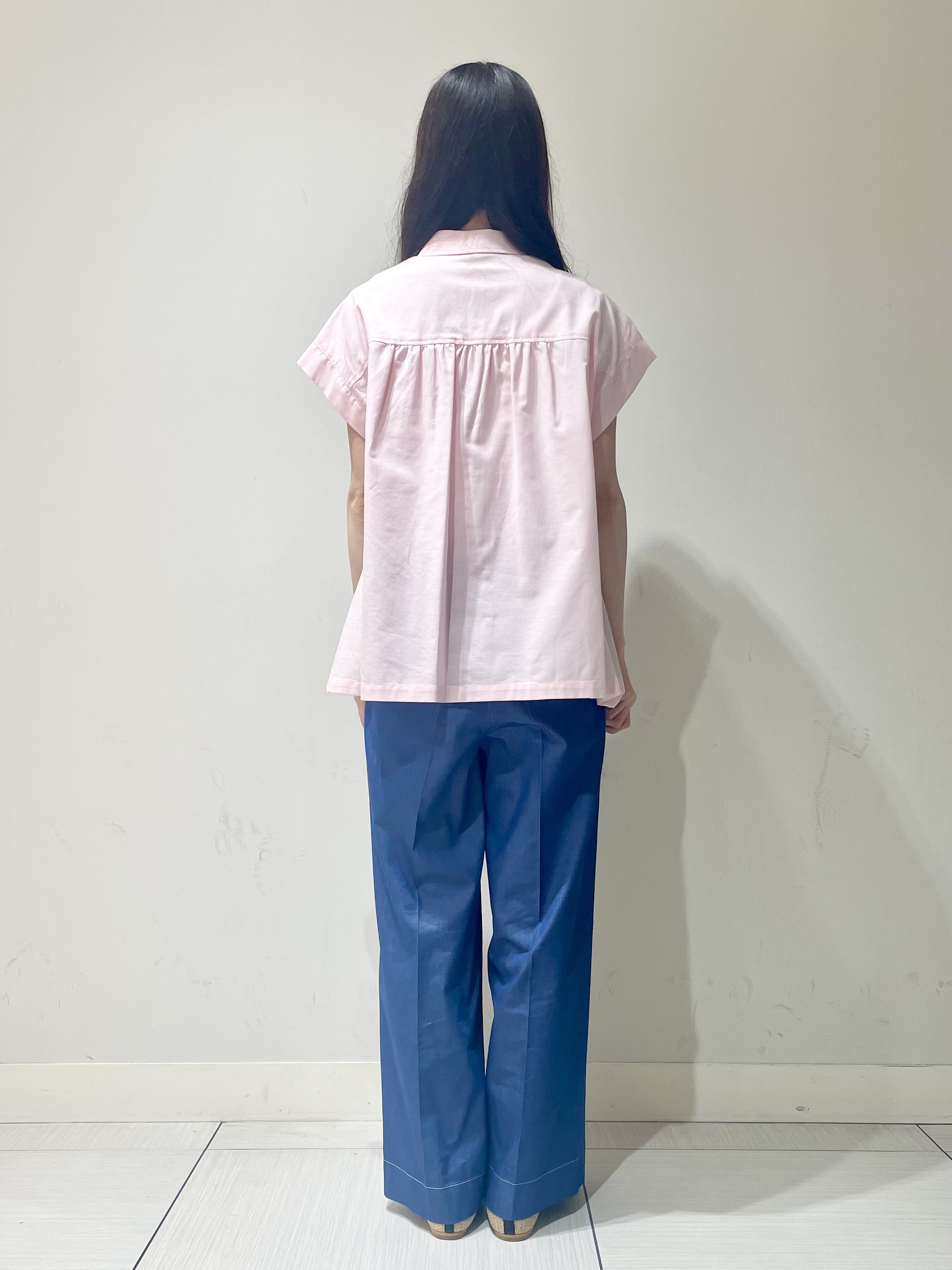 ことさんの「DRESSTERIOR｜【毎年人気/ウォッシャブル】バックフレアオックスシャツ」を使ったコーディネート
