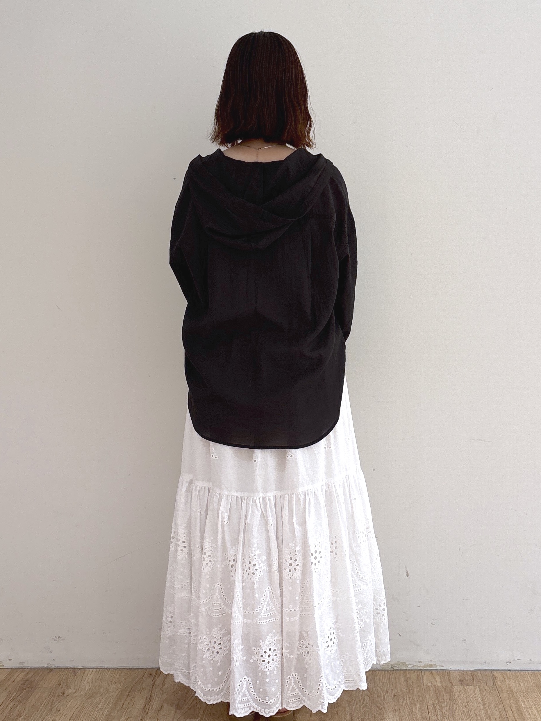 mireiさんの「OPAQUE.CLIP｜【洗濯機OK】フード付きシアーシャツ」を使ったコーディネート