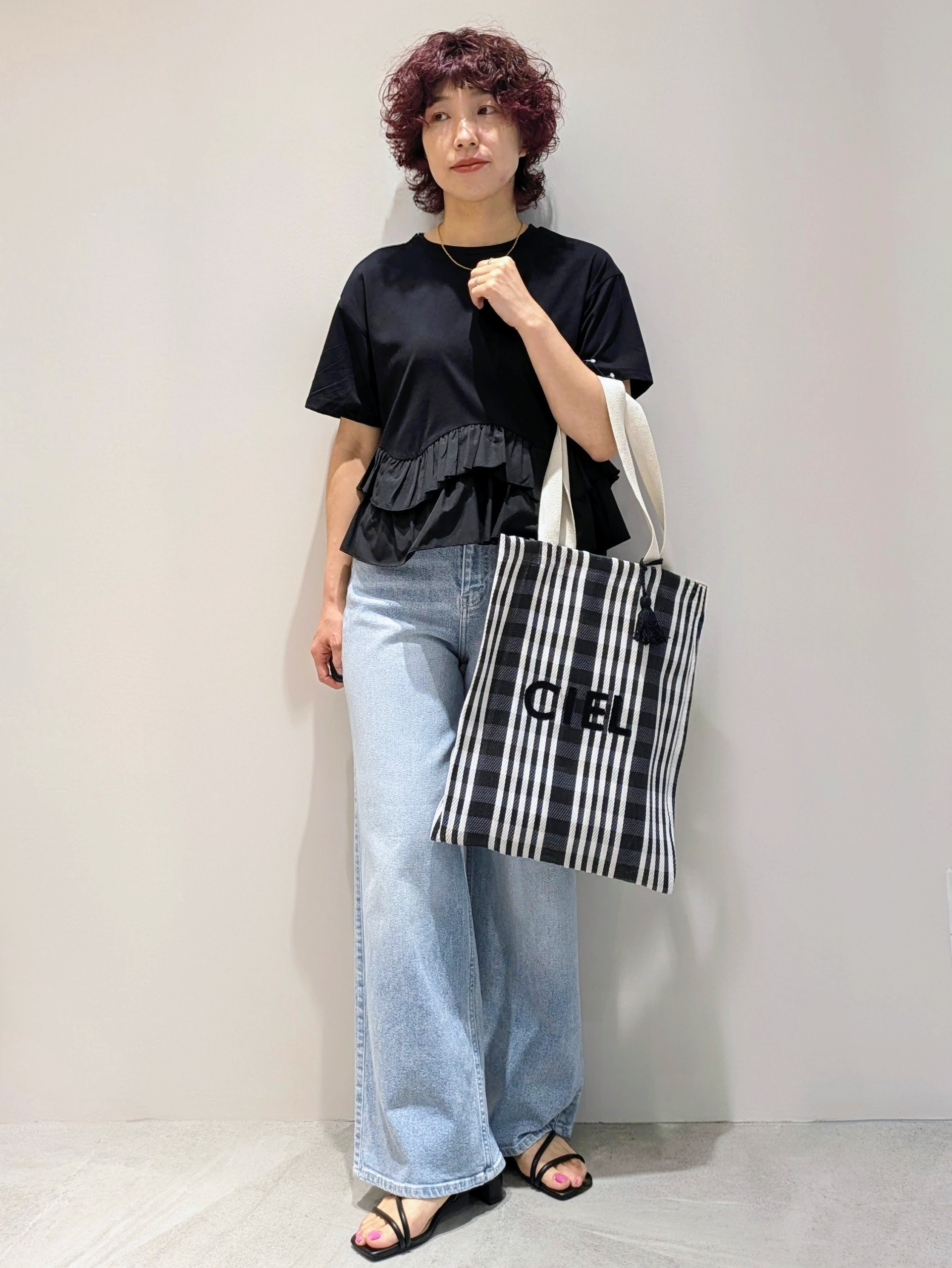 4410さんの「OPAQUE.CLIP｜裾フリルドッキングTシャツ【洗濯機OK】」を使ったコーディネート