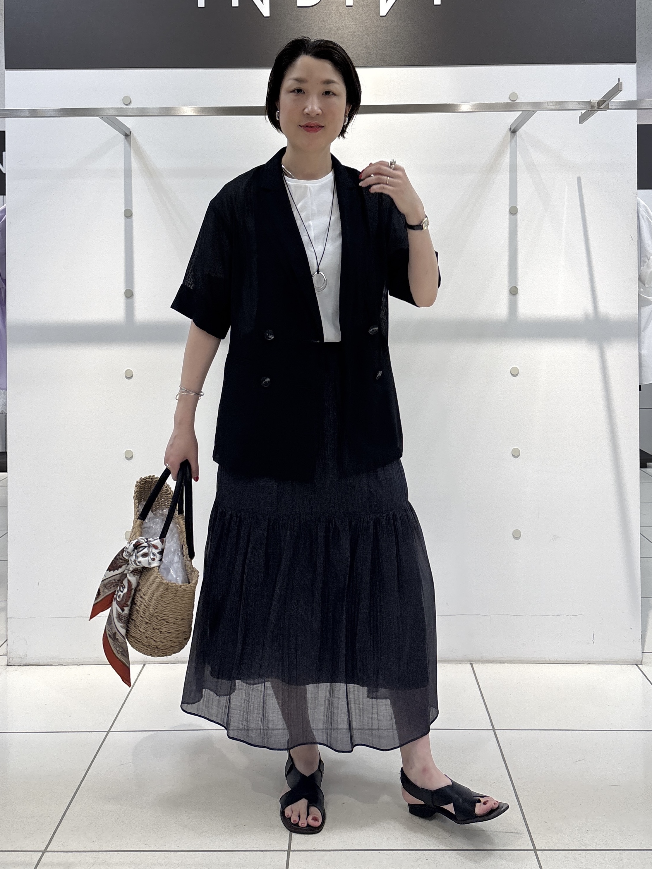 yuriさんの「INDIVI｜【バックシャン】異素材ドッキングプルオーバー」を使ったコーディネート