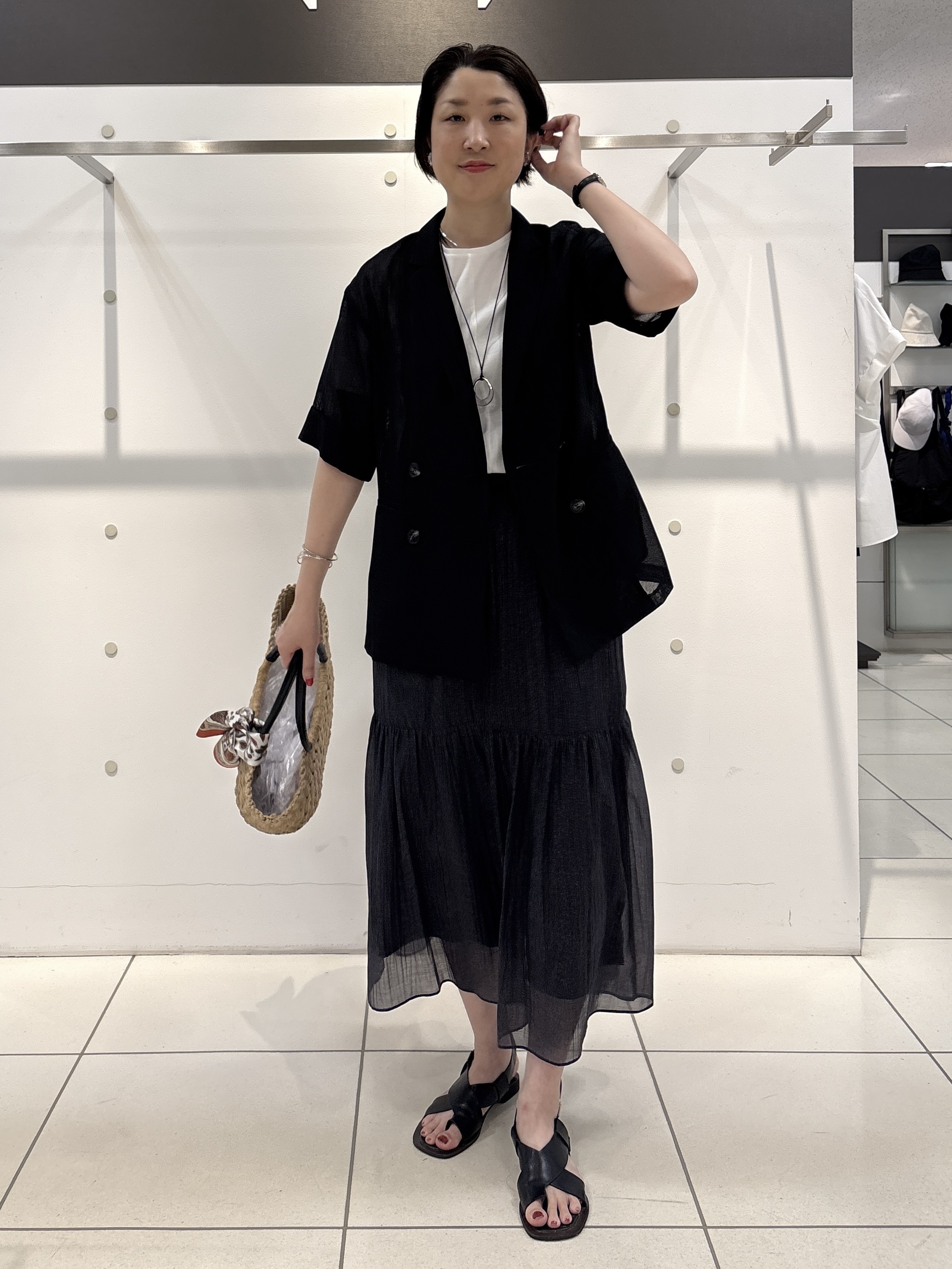 yuriさんの「INDIVI｜【バックシャン】異素材ドッキングプルオーバー」を使ったコーディネート
