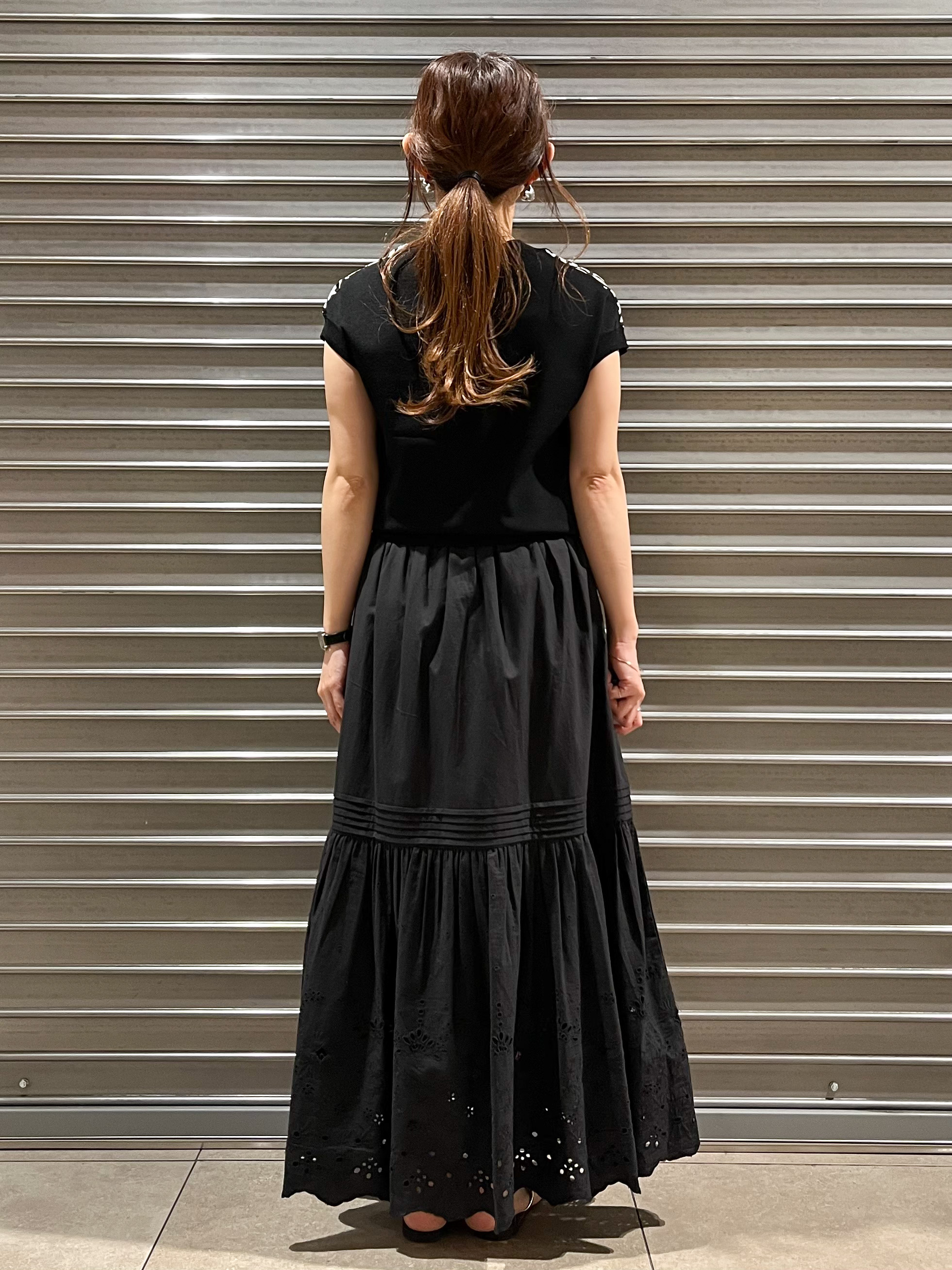 じゅんさんの「DRESSTERIOR｜ウォッシャブルエンブロイダリースカート」を使ったコーディネート