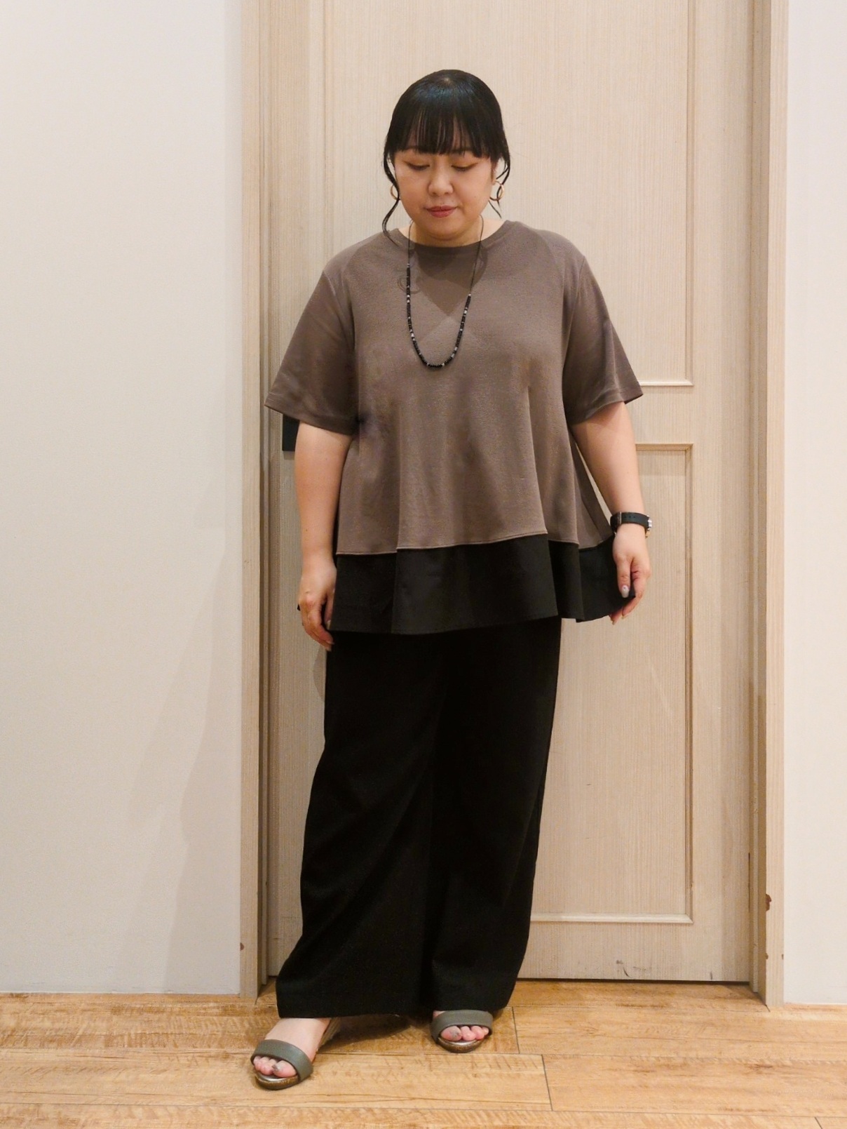 haseさんの「SHOO･LA･RUE｜【UV/抗菌防臭/洗濯機可】体型カバーも叶う 裾切り替えAライントップス」を使ったコーディネート