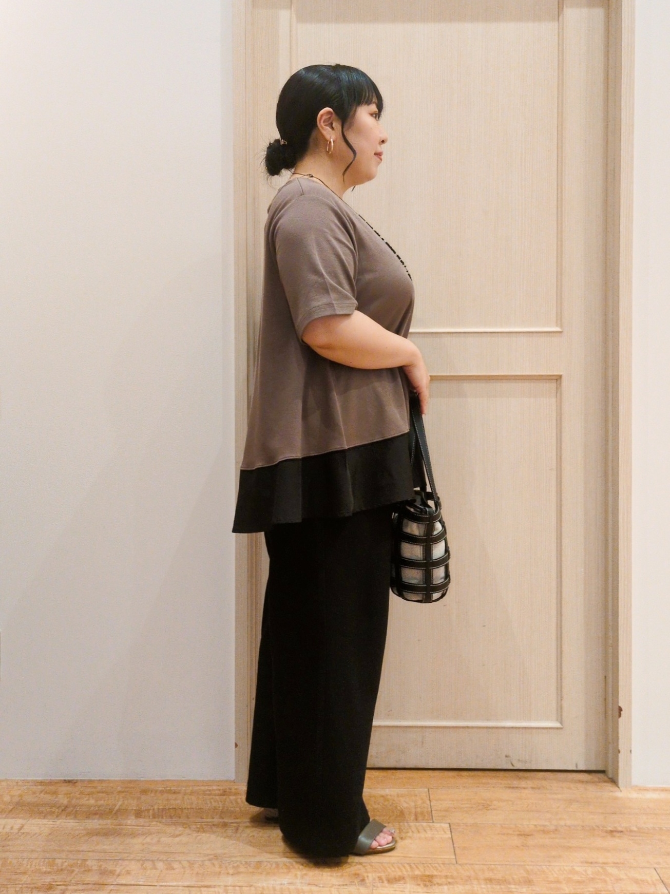 haseさんの「SHOO･LA･RUE｜【UV/抗菌防臭/洗濯機可】体型カバーも叶う 裾切り替えAライントップス」を使ったコーディネート