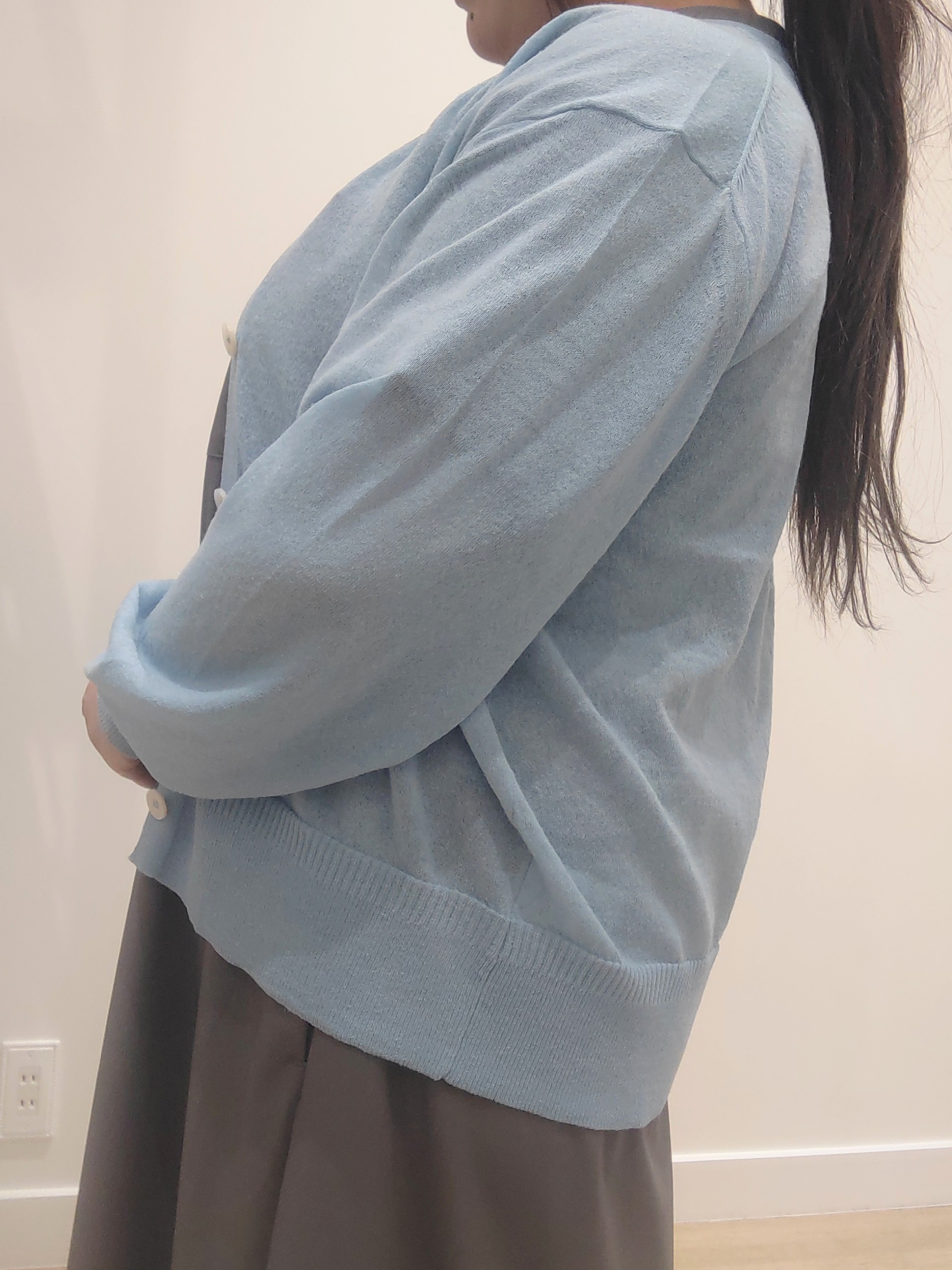yuzuhaさんの「Dessin｜【マシンウォッシャブル】Vネックシアーカーディガン」を使ったコーディネート