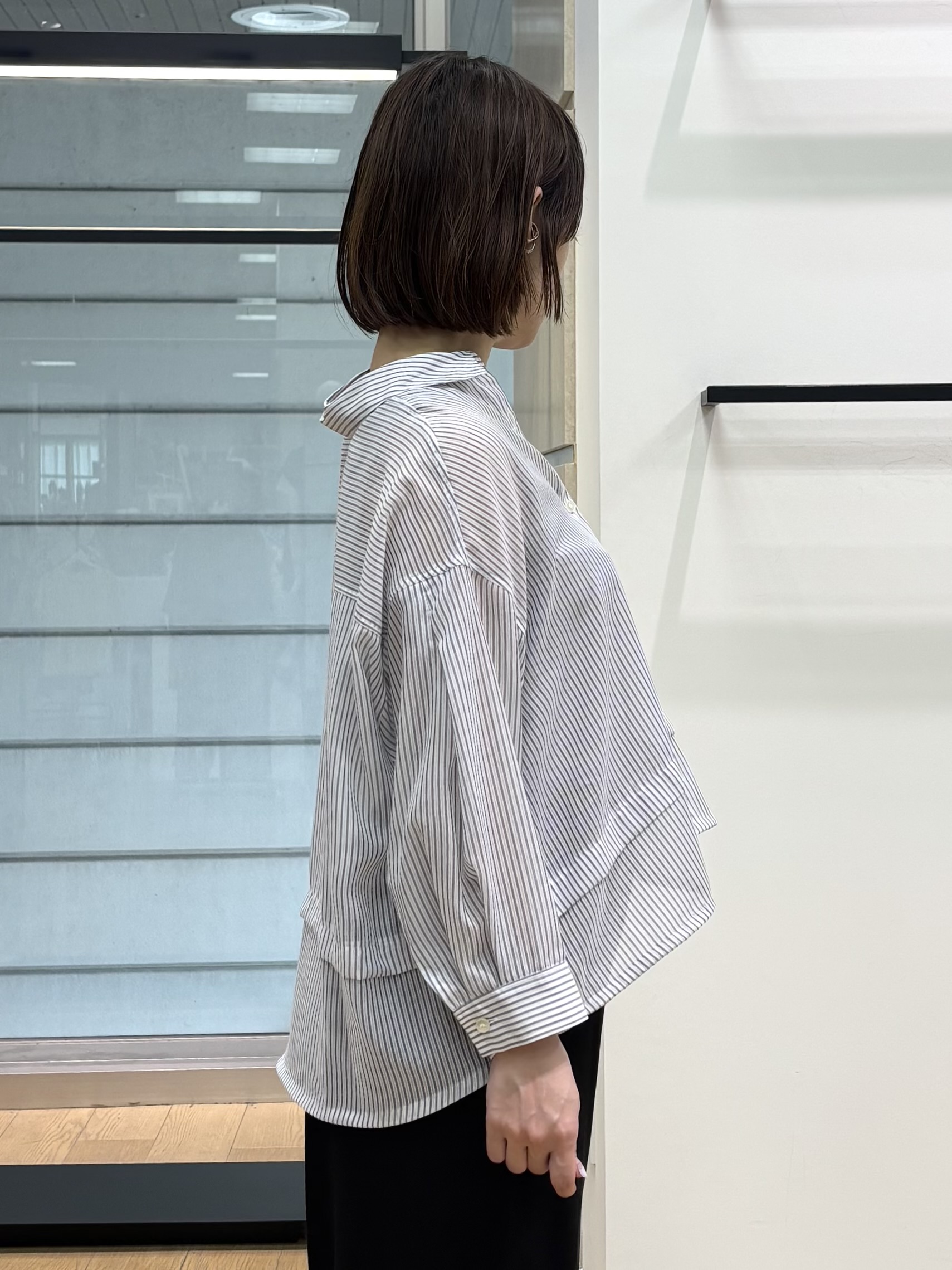 asamiさんの「INDIVI｜【接触冷感／洗える／2WAY】ドロスト付 シアーシャンブレーシャツ」を使ったコーディネート