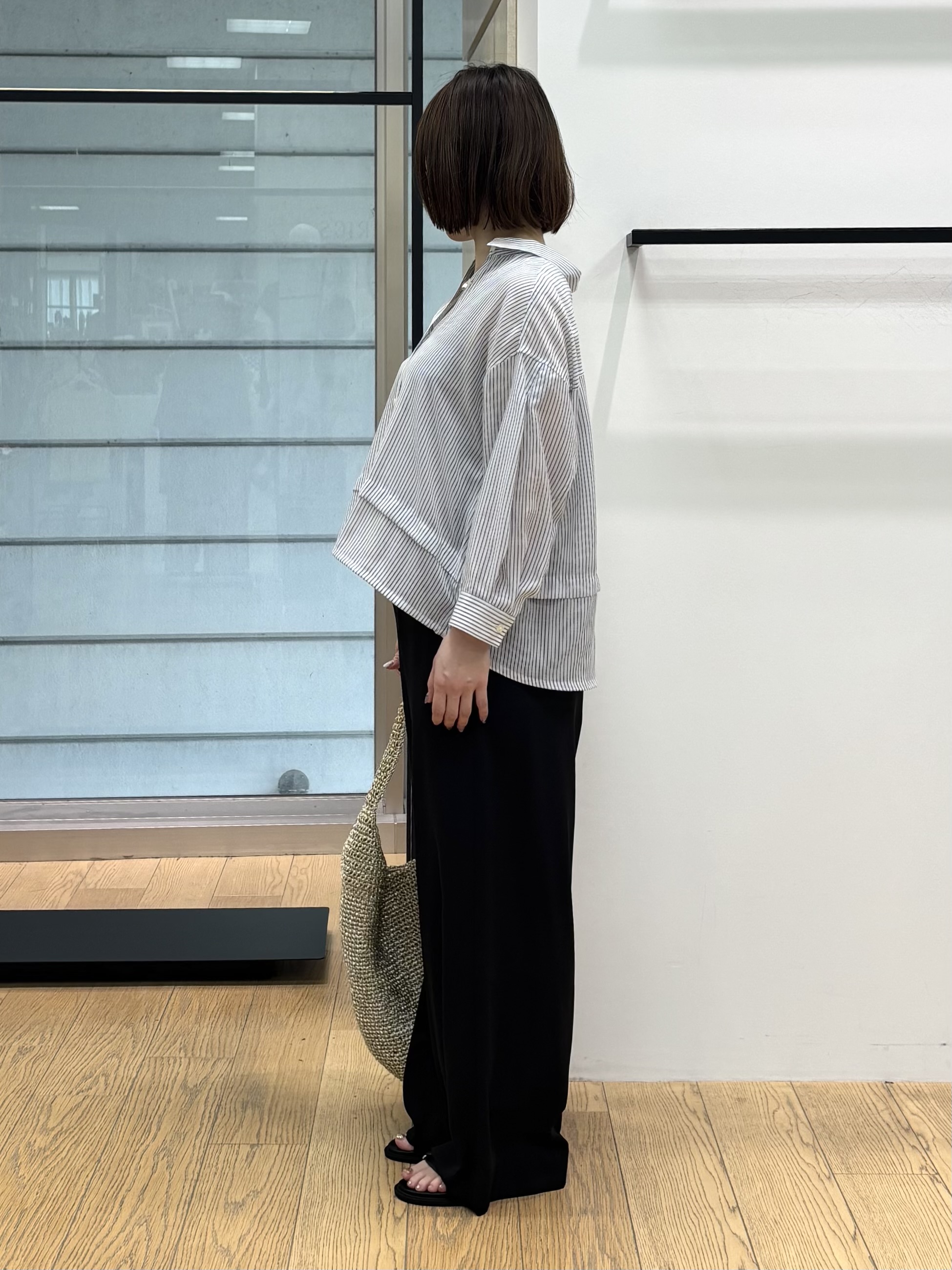 asamiさんの「INDIVI｜【接触冷感／洗える／2WAY】ドロスト付 シアーシャンブレーシャツ」を使ったコーディネート