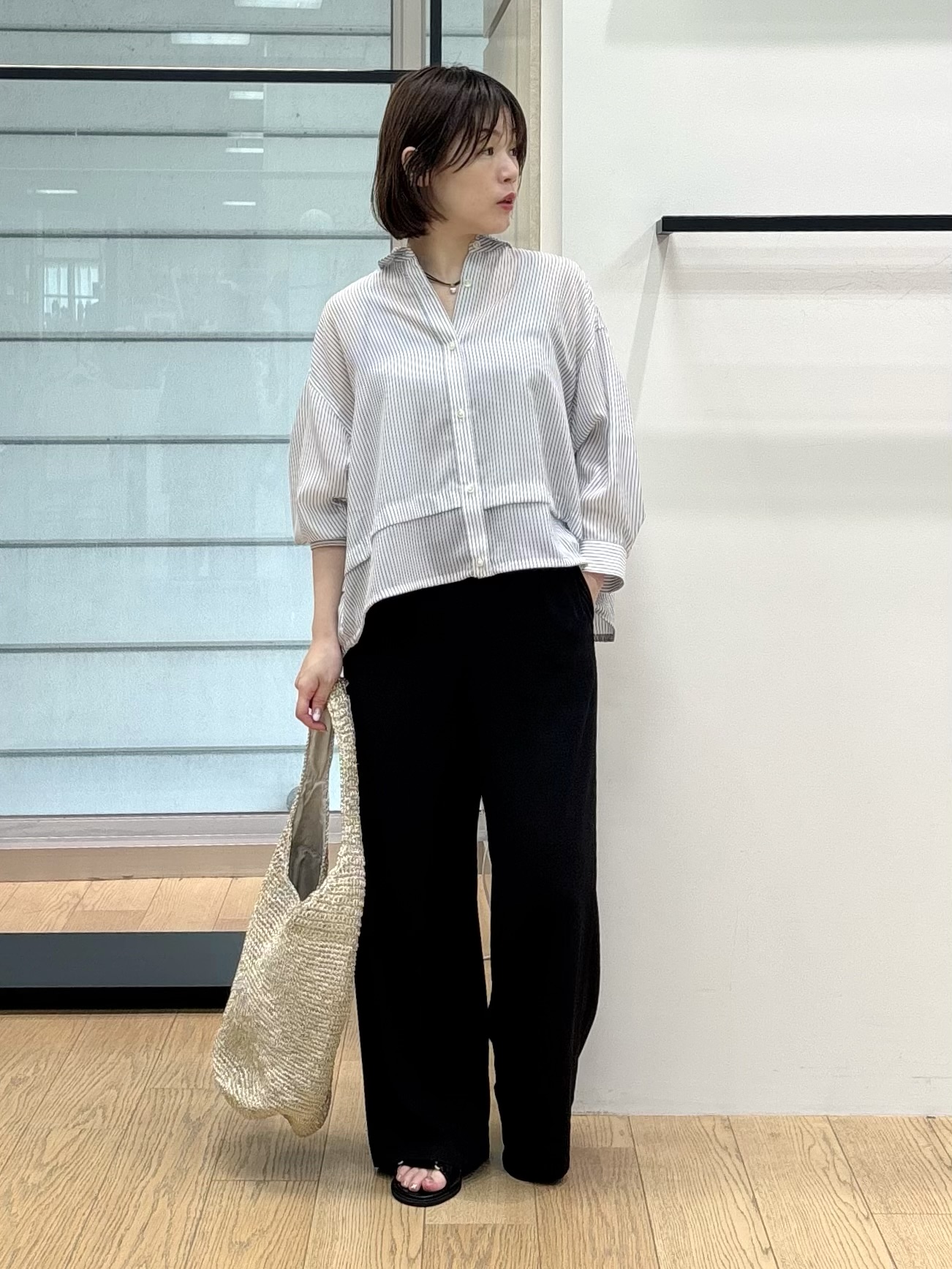 asamiさんの「INDIVI｜【接触冷感／洗える／2WAY】ドロスト付 シアーシャンブレーシャツ」を使ったコーディネート