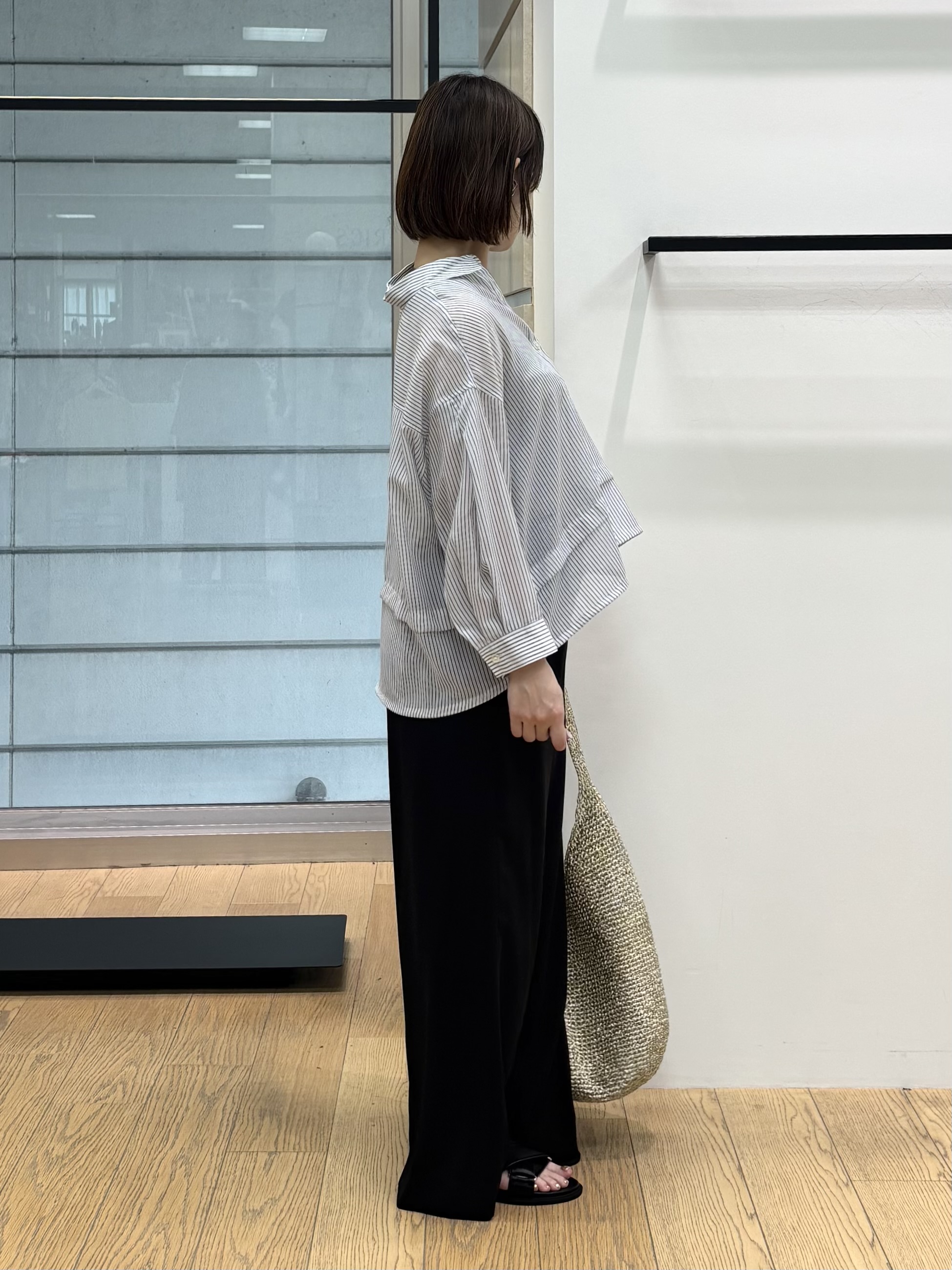 asamiさんの「INDIVI｜【接触冷感／洗える／2WAY】ドロスト付 シアーシャンブレーシャツ」を使ったコーディネート