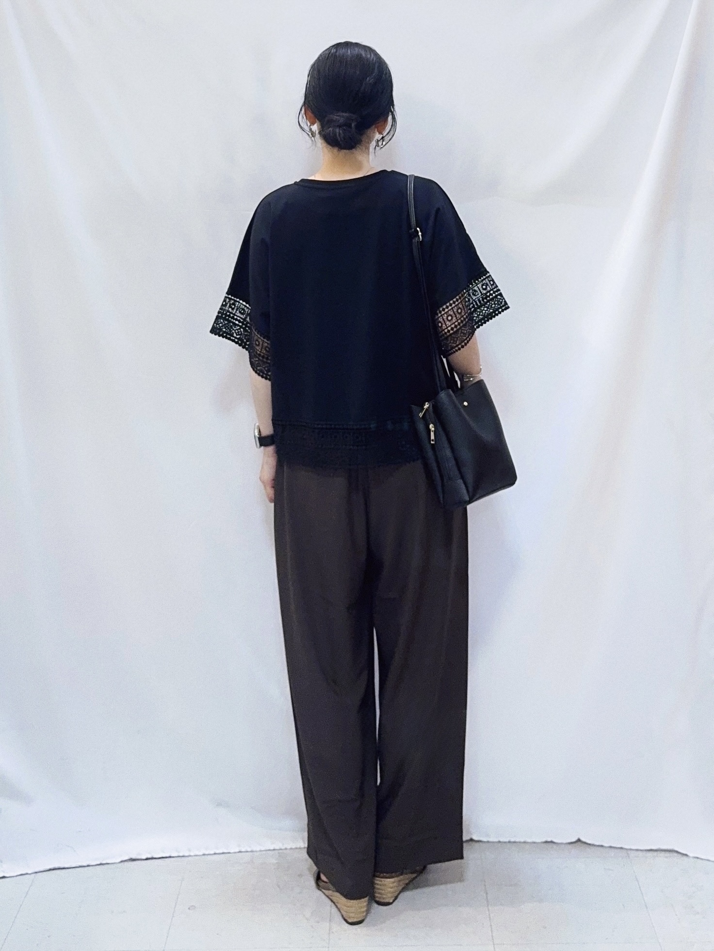 𝐇𝐢𝐫𝐨𝐦𝐢さんの「SHOO･LA･RUE｜【洗濯機可/体型カバー/S-LL】レース使いがポイント デザインTシャツ」を使ったコーディネート