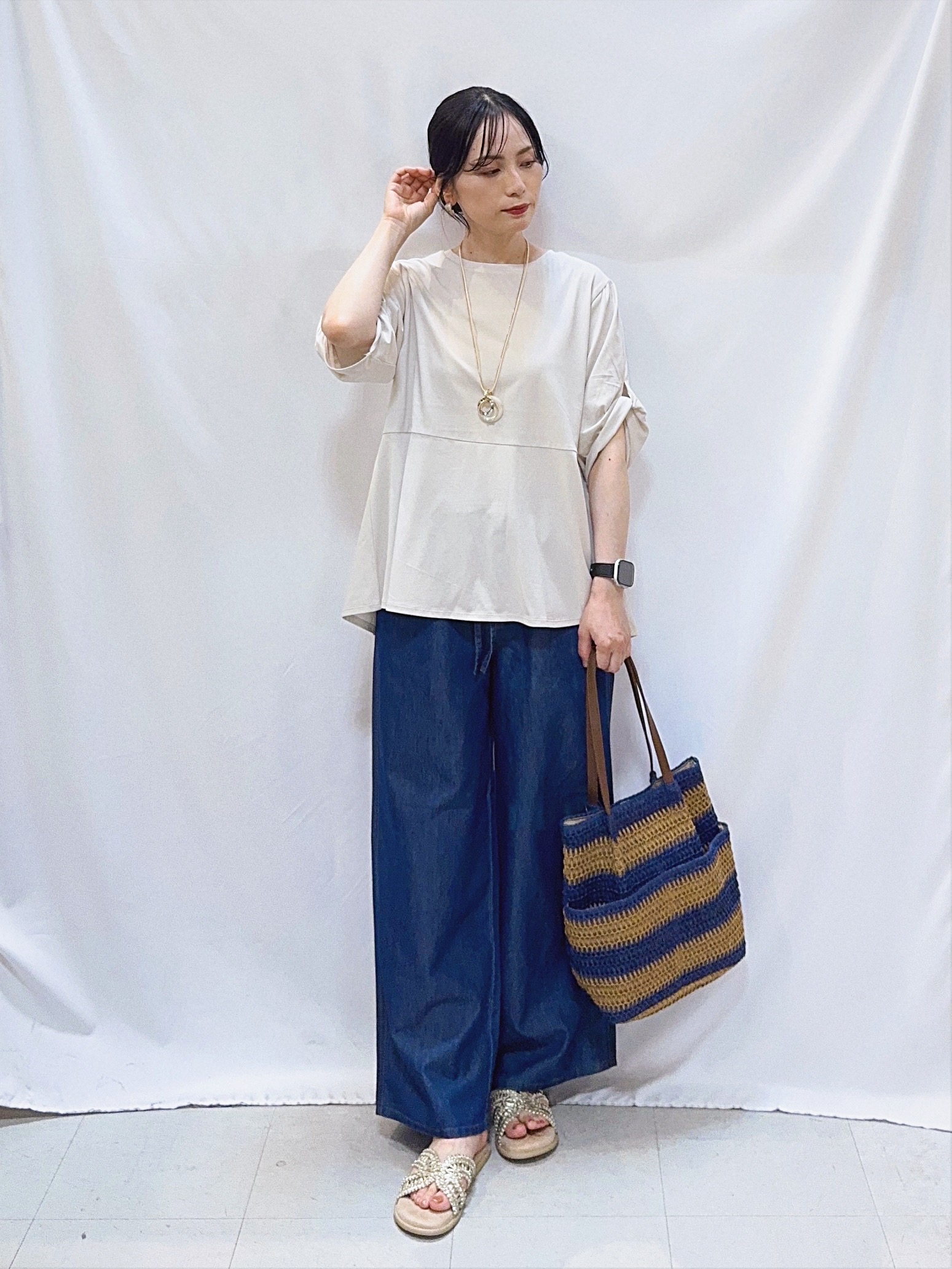 𝐇𝐢𝐫𝐨𝐦𝐢さんの「SHOO･LA･RUE｜【S-LL/洗濯機可】切り替えラインでスタイルアップ お袖ねじり ペプラムトップス」を使ったコーディネート