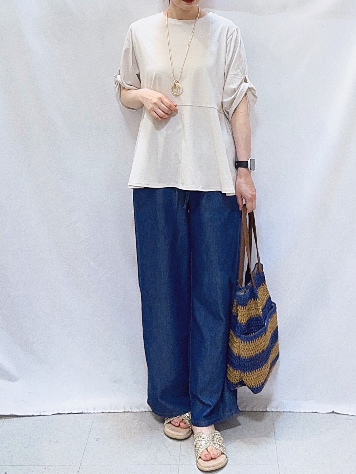 𝐇𝐢𝐫𝐨𝐦𝐢さんの「SHOO･LA･RUE｜【S-LL/洗濯機可】切り替えラインでスタイルアップ お袖ねじり ペプラムトップス」を使ったコーディネート