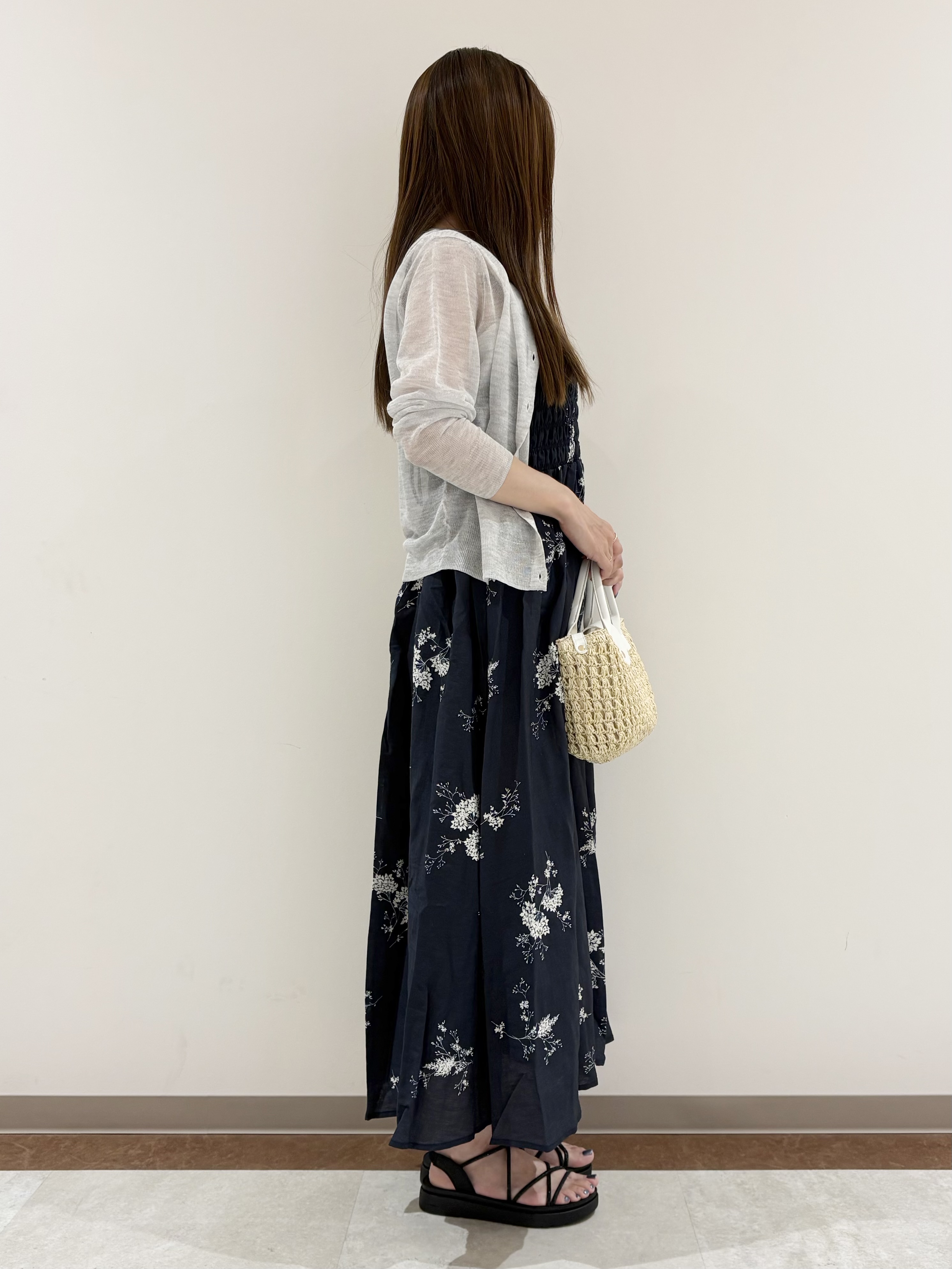 まきさんの「grove｜高評価！【洗える/名品】大人の透け感、シアーカーディガン」を使ったコーディネート