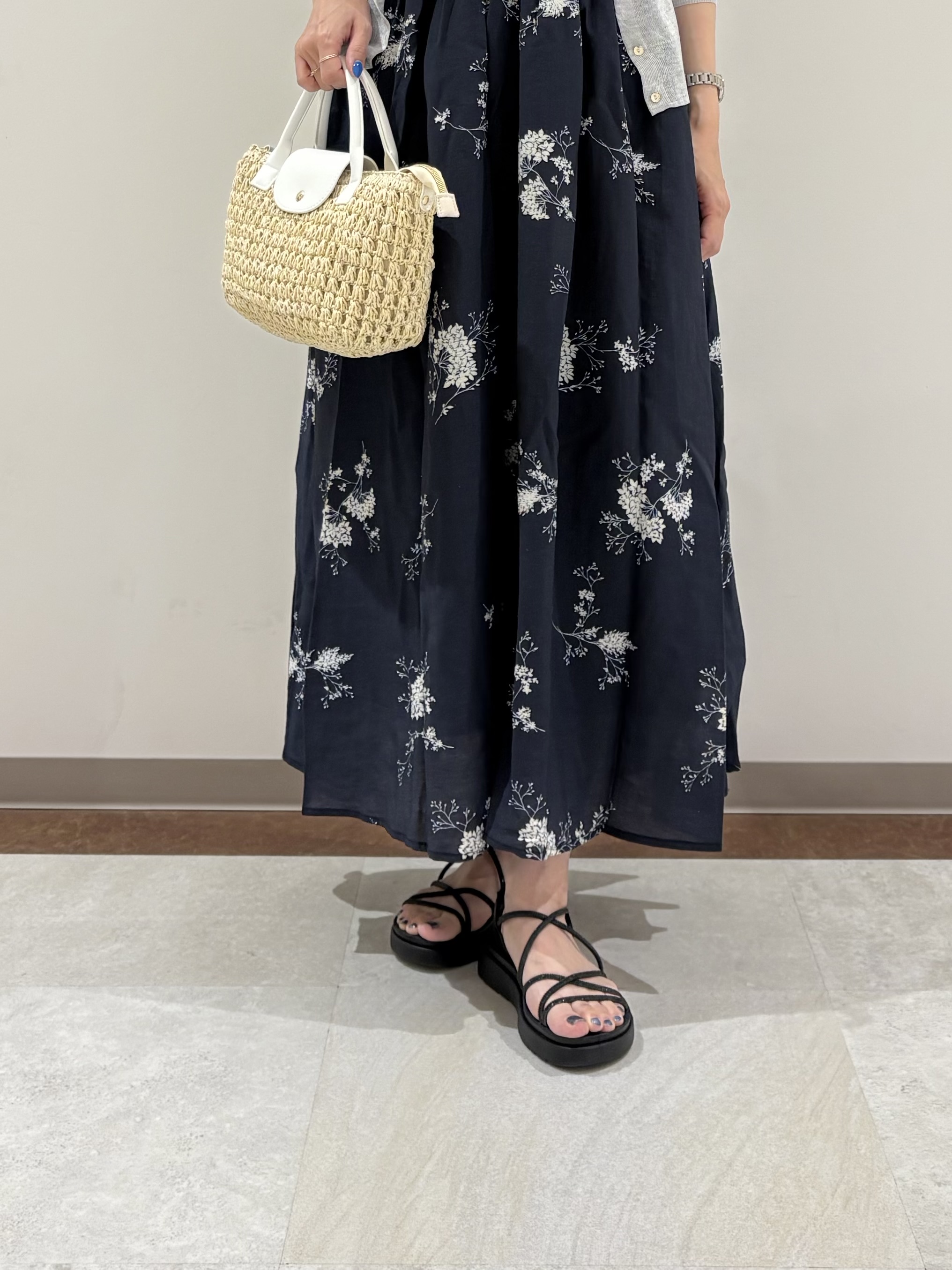 まきさんの「grove｜高評価！【洗える/名品】大人の透け感、シアーカーディガン」を使ったコーディネート