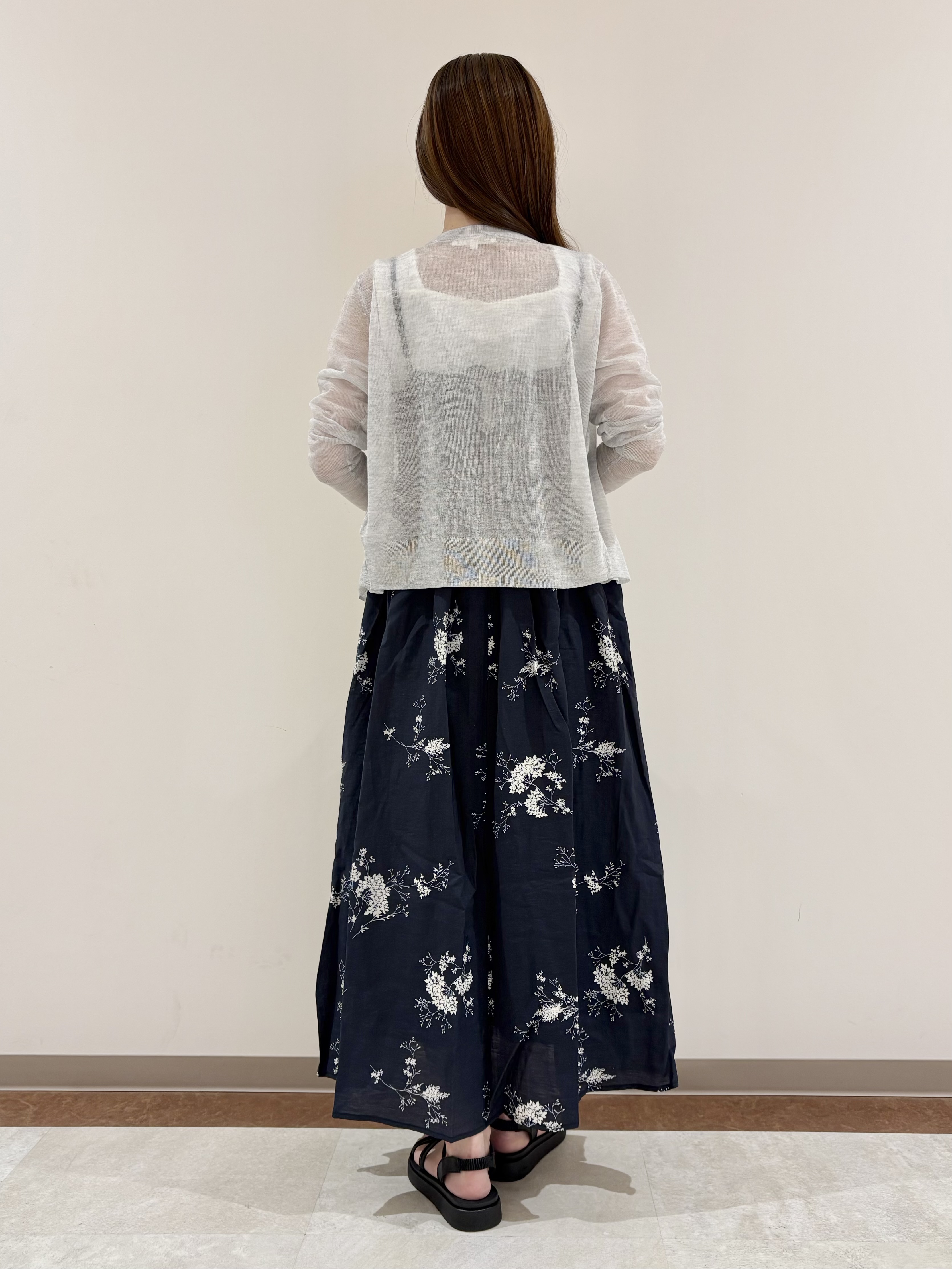まきさんの「grove｜高評価！【洗える/名品】大人の透け感、シアーカーディガン」を使ったコーディネート