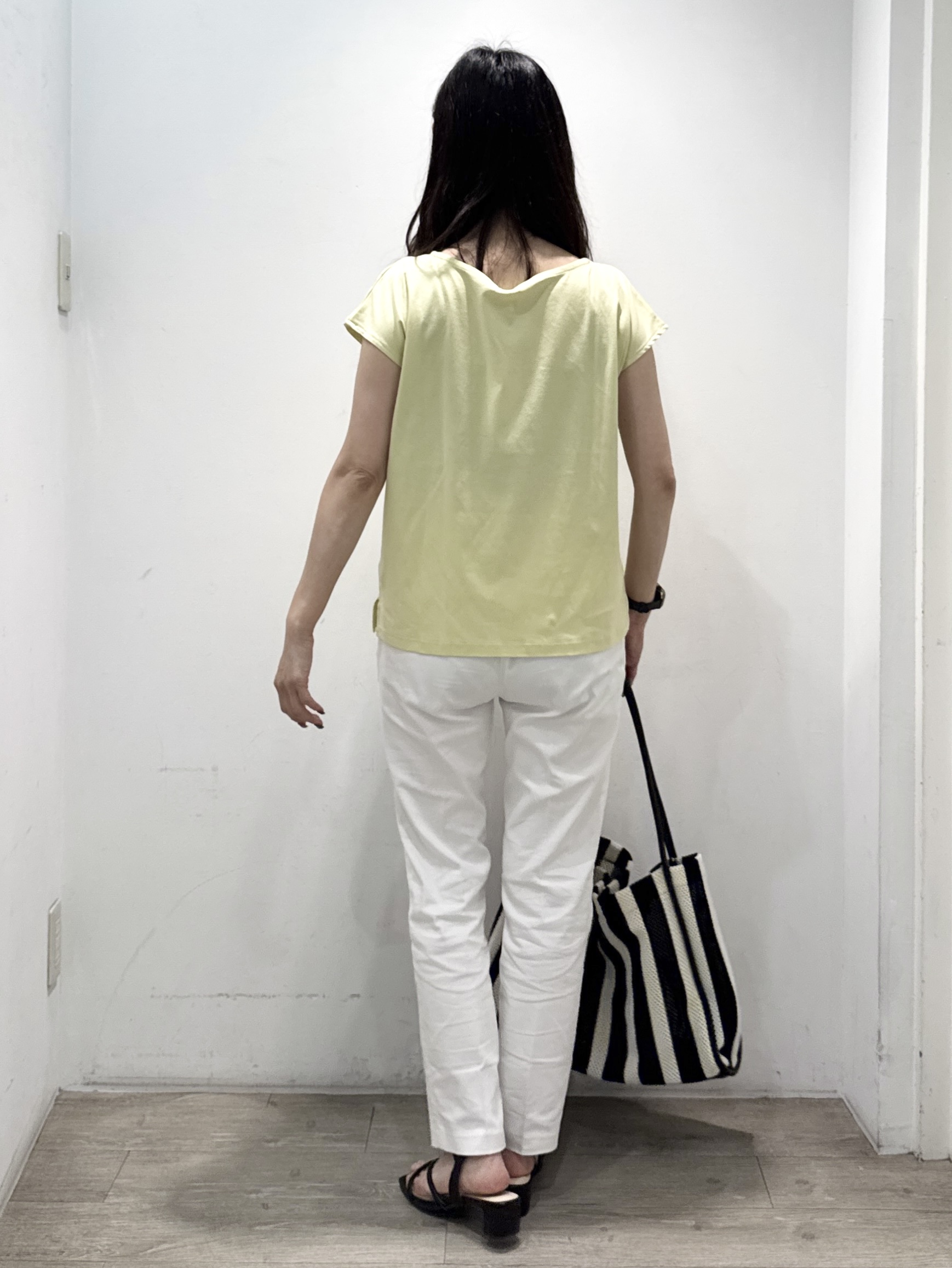 yuicciさんの「OPAQUE.CLIP｜【接触冷感】ビジューキーネックフレンチトップス《UVケア／洗濯機OK／XS～3L／8col》」を使ったコーディネート