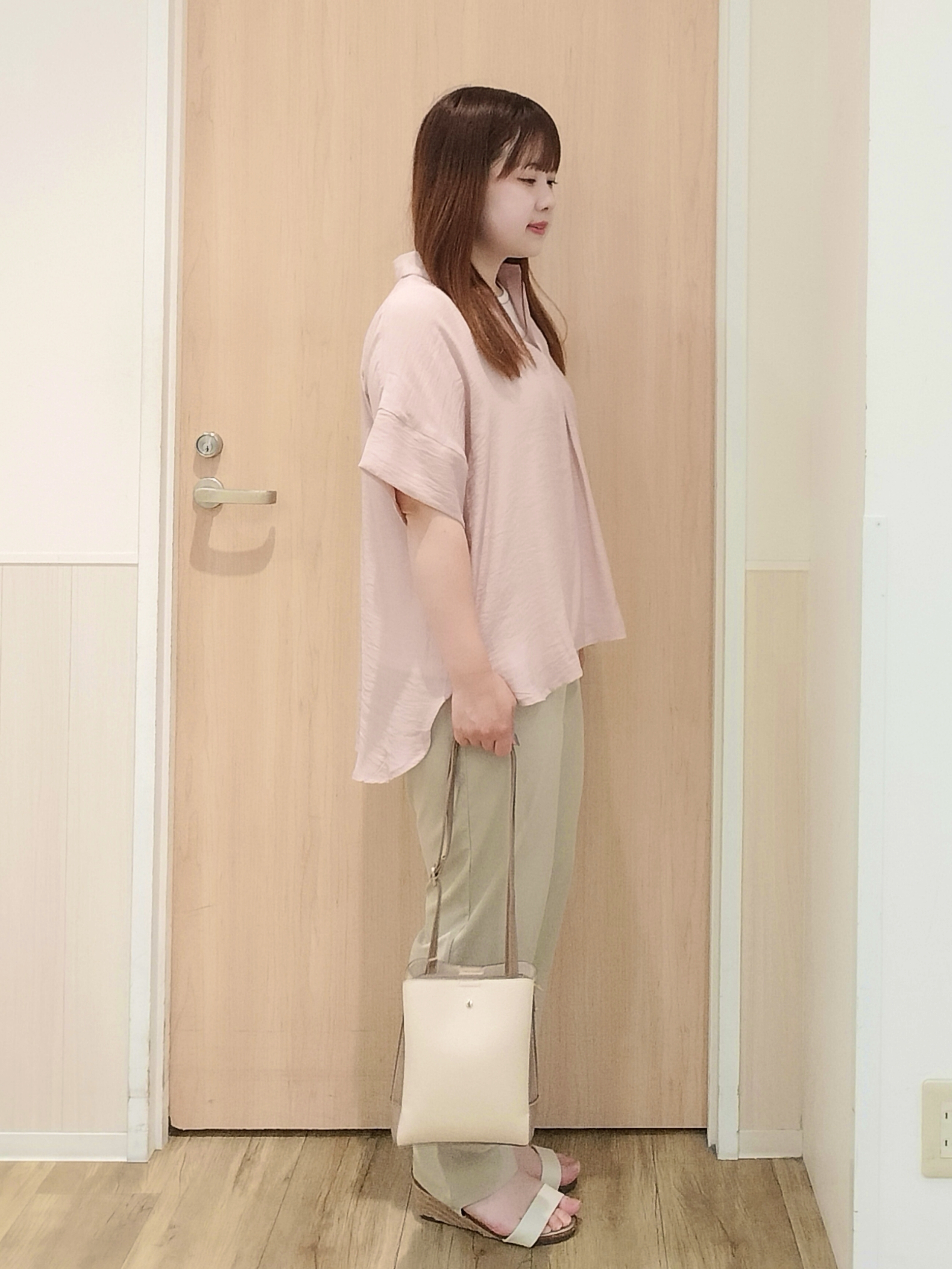 mさんの「SHOO･LA･RUE｜【2点セット/S-LL/洗濯機可】時短でコーデ決まる スラブスキッパーシャツ＋タンクトップ」を使ったコーディネート